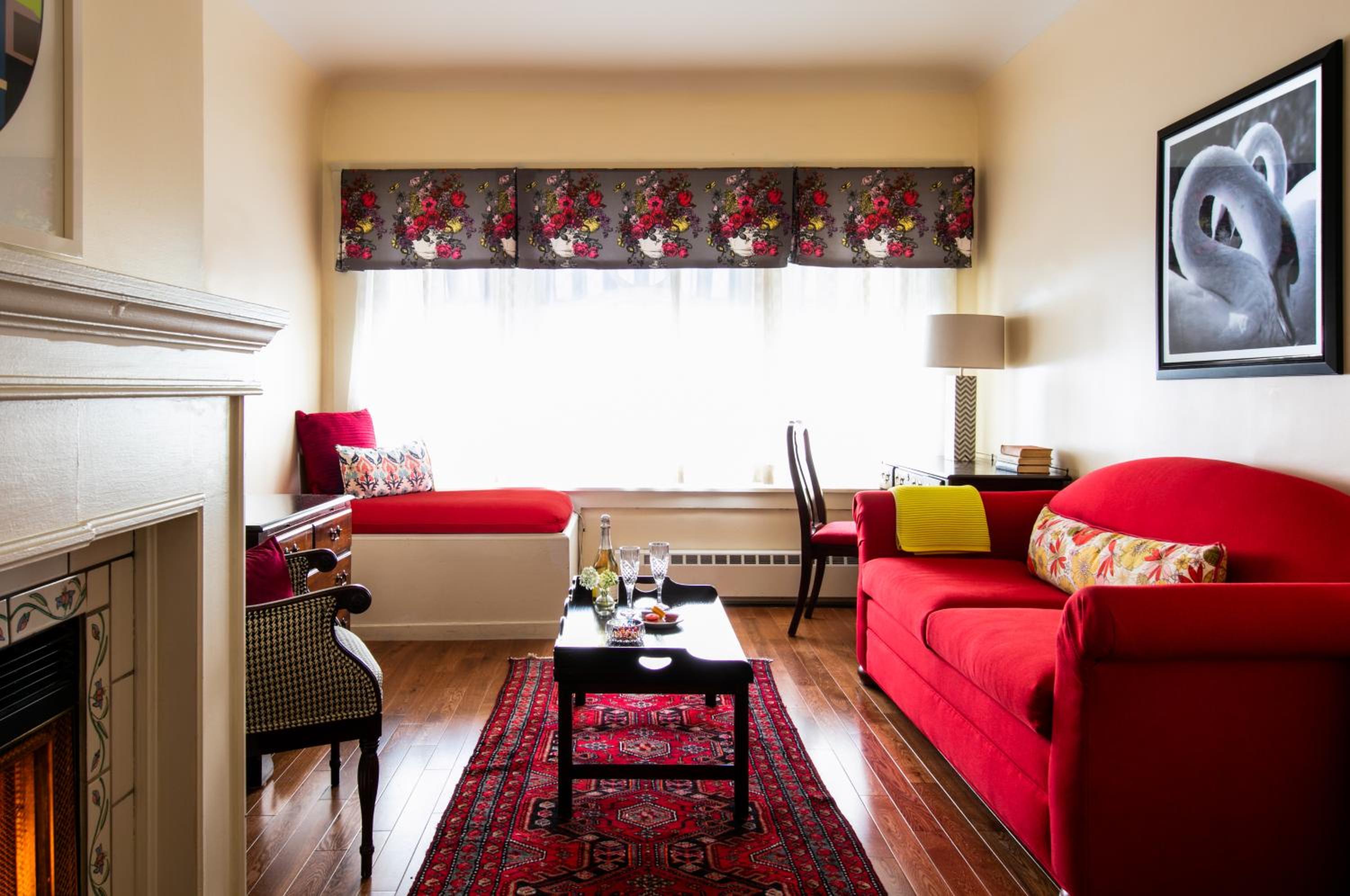 Deluxe Queen Suite