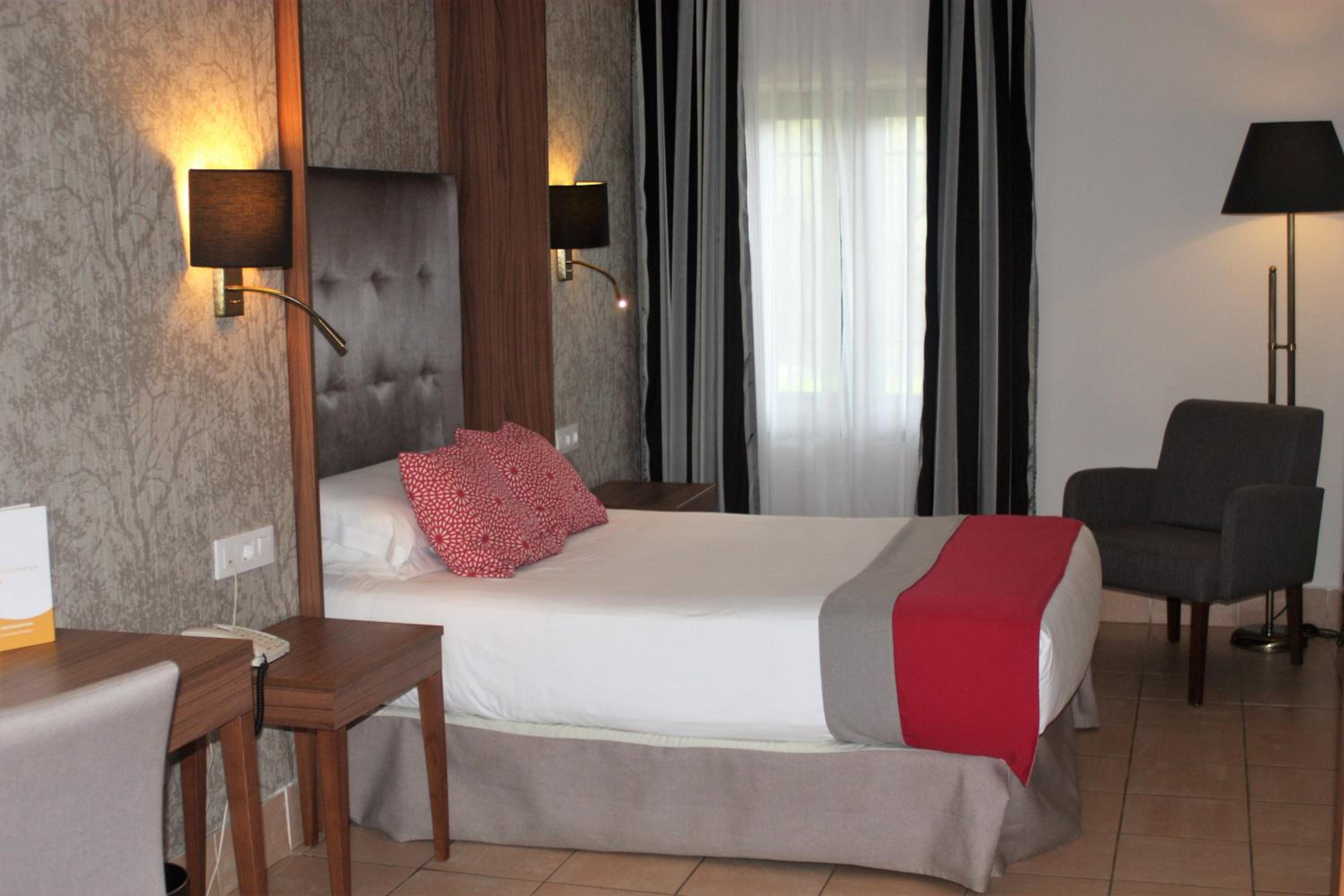 Superior Double or Twin Room - Photo 8