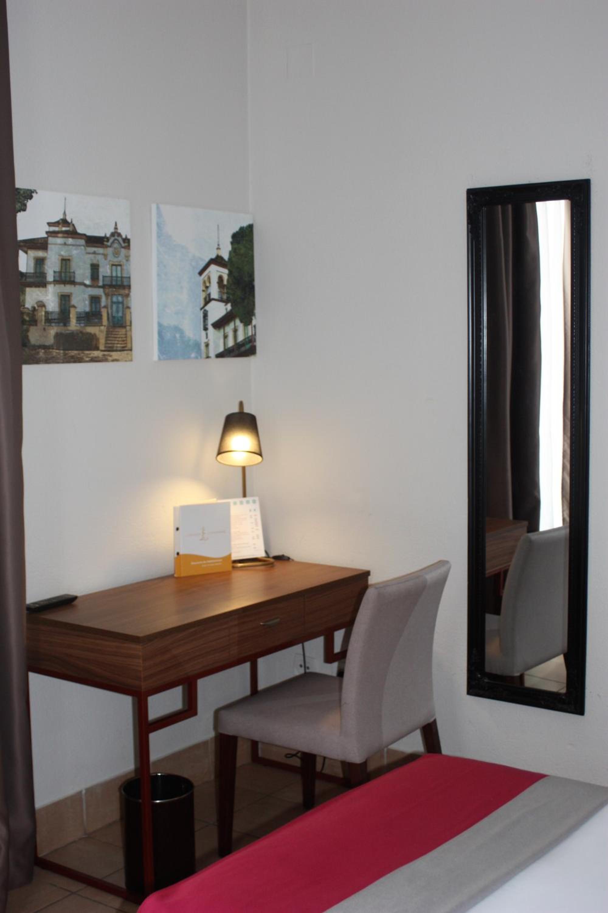 Superior Double or Twin Room - Photo 11