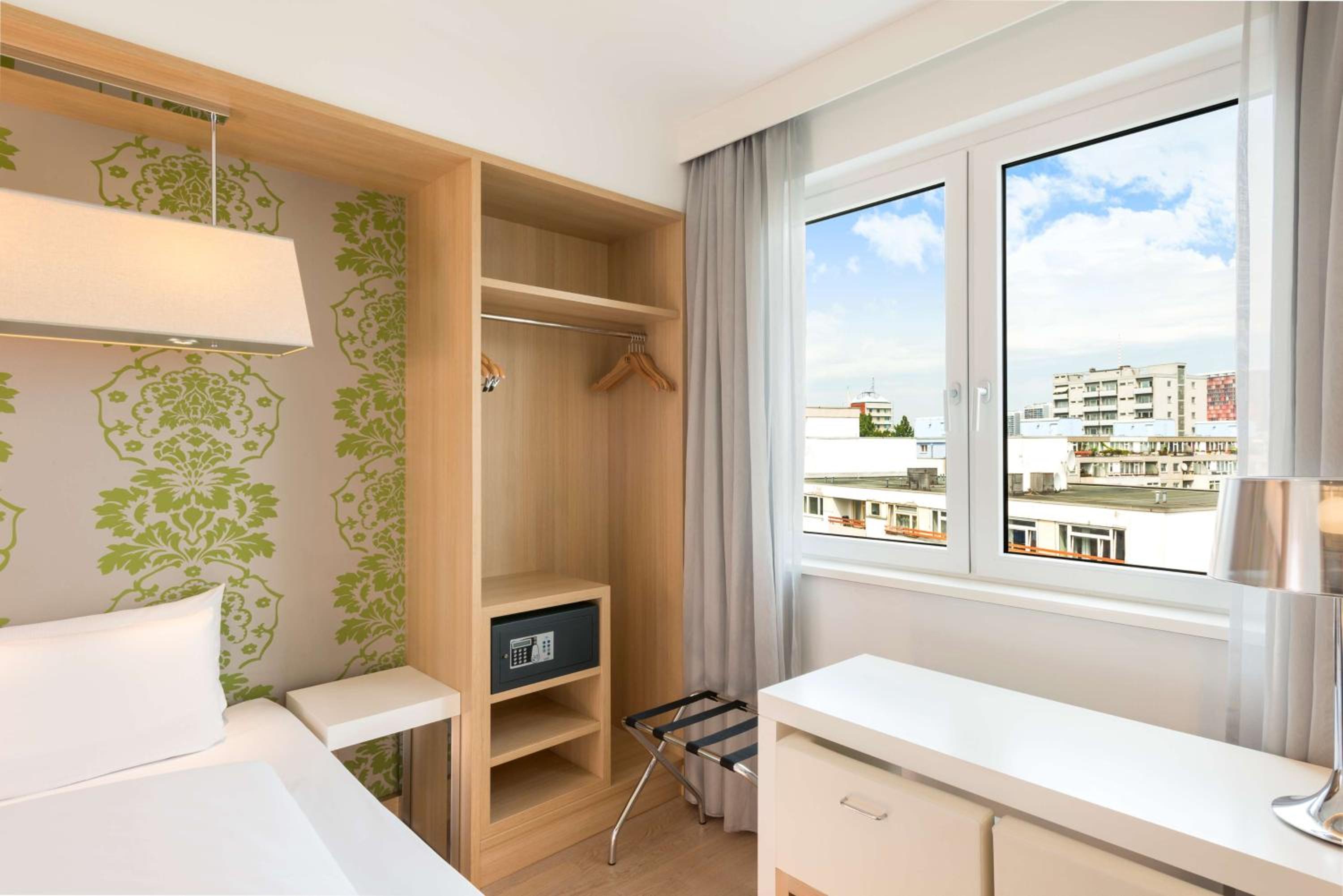 Standard Single Room thumbnail 5