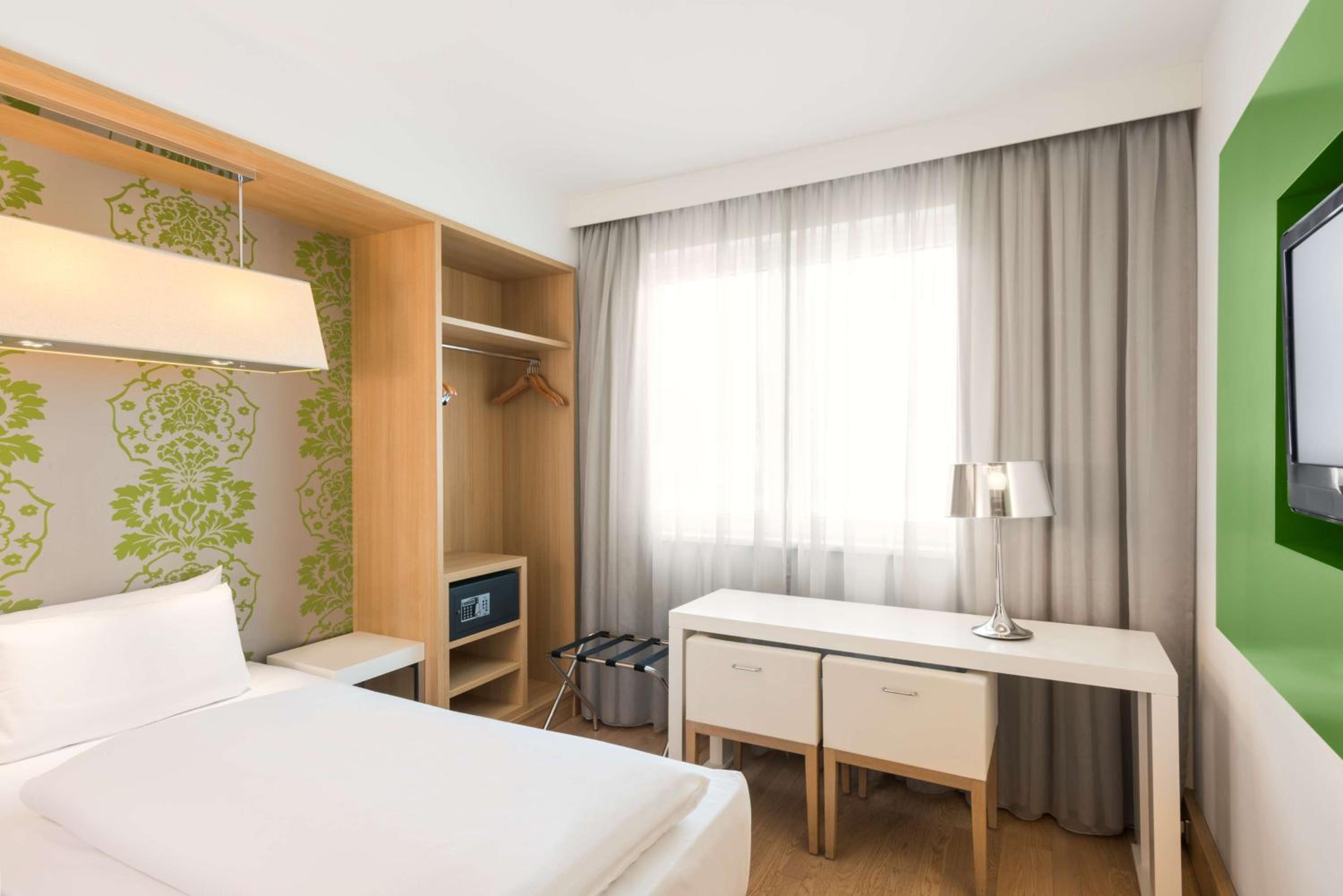Standard Single Room thumbnail 6