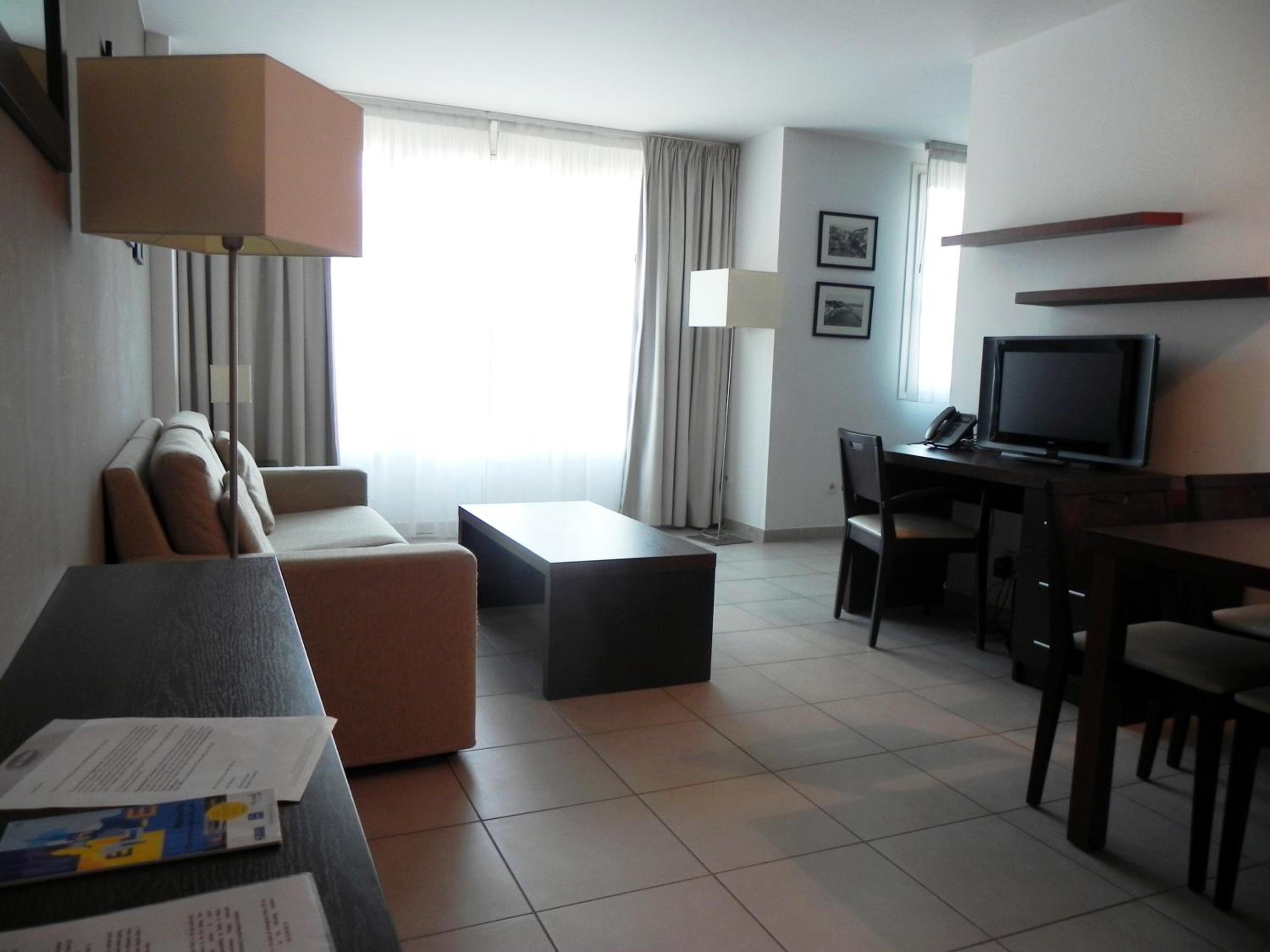 Superior One-Bedroom Apartment (3 Adults) - Photo 1