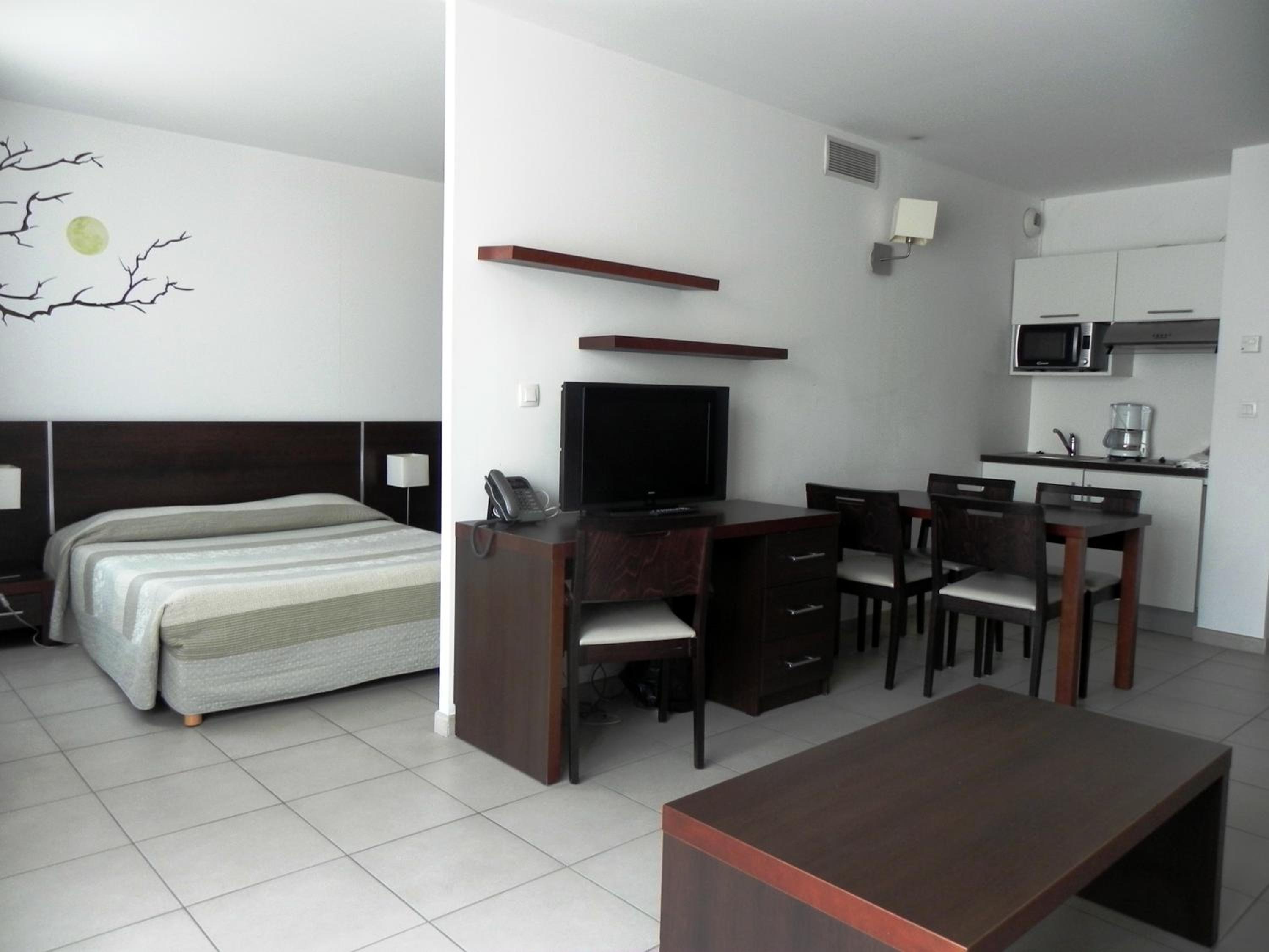 Premium One-Bedroom Apartment ( 4 Adults)