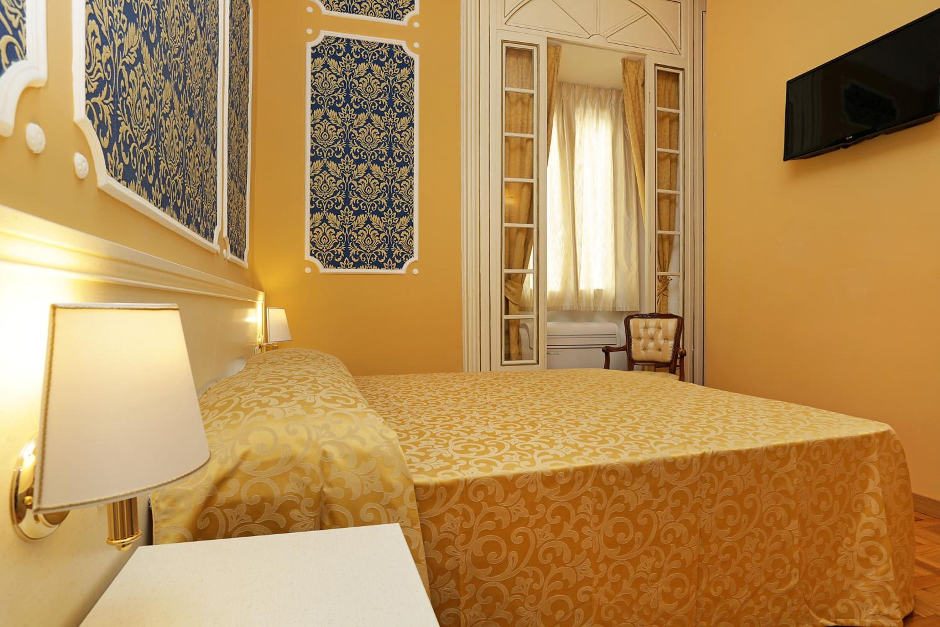 Small Double Room photo 3