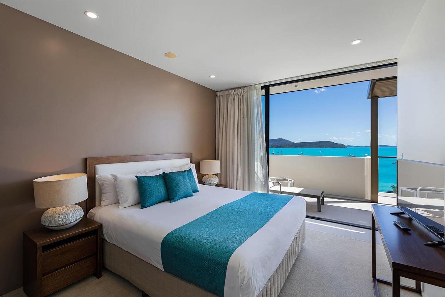 Deluxe One-Bedroom Apartment with Ocean View