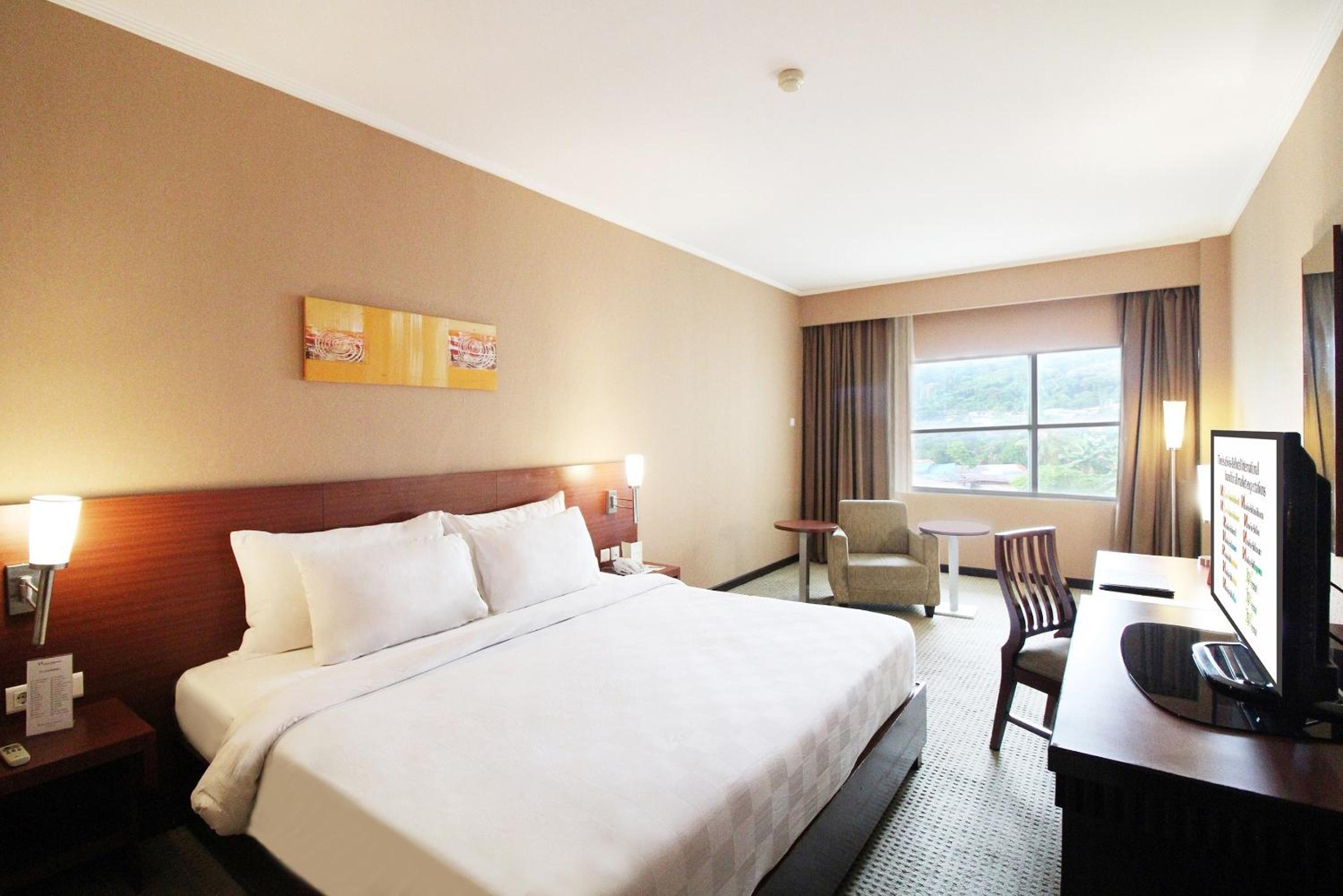 Executive Suite - Photo 6