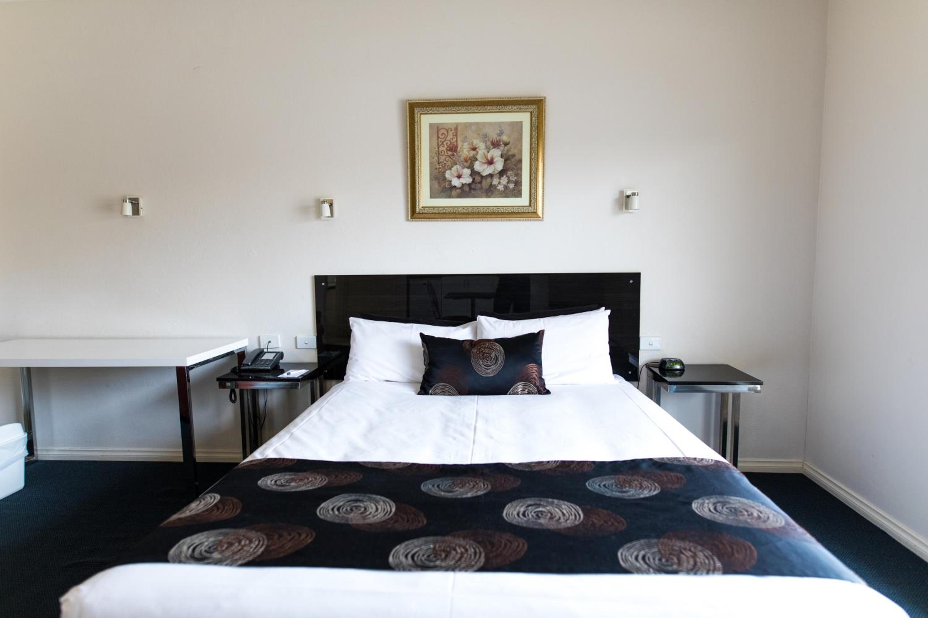 Deluxe Queen Room - Photo 1