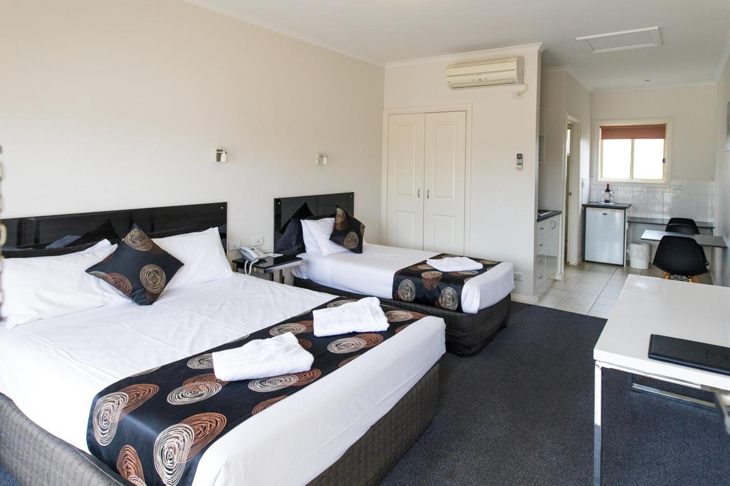 Deluxe Twin Room - Photo 6