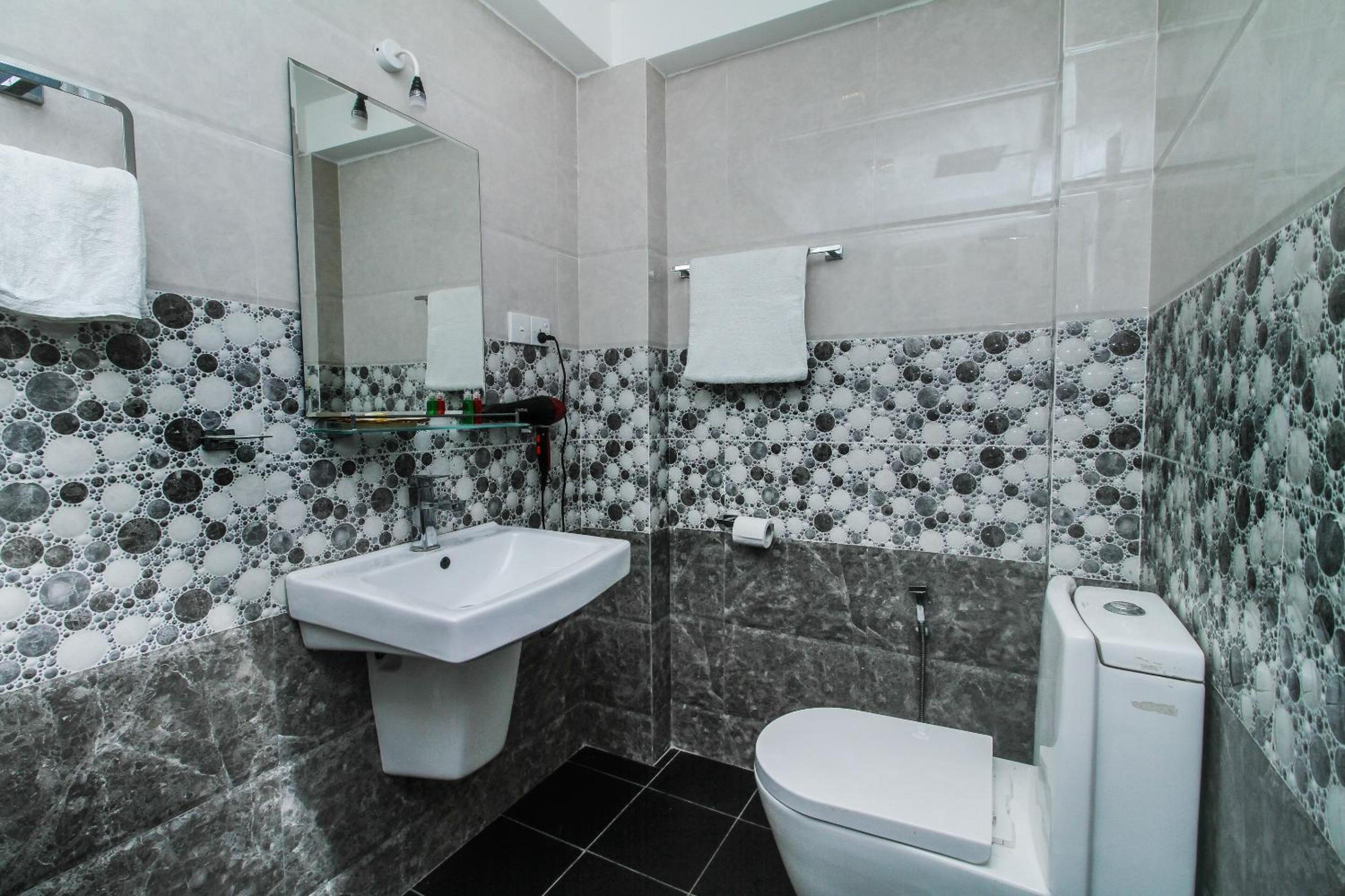 Deluxe Double Room - Photo 11