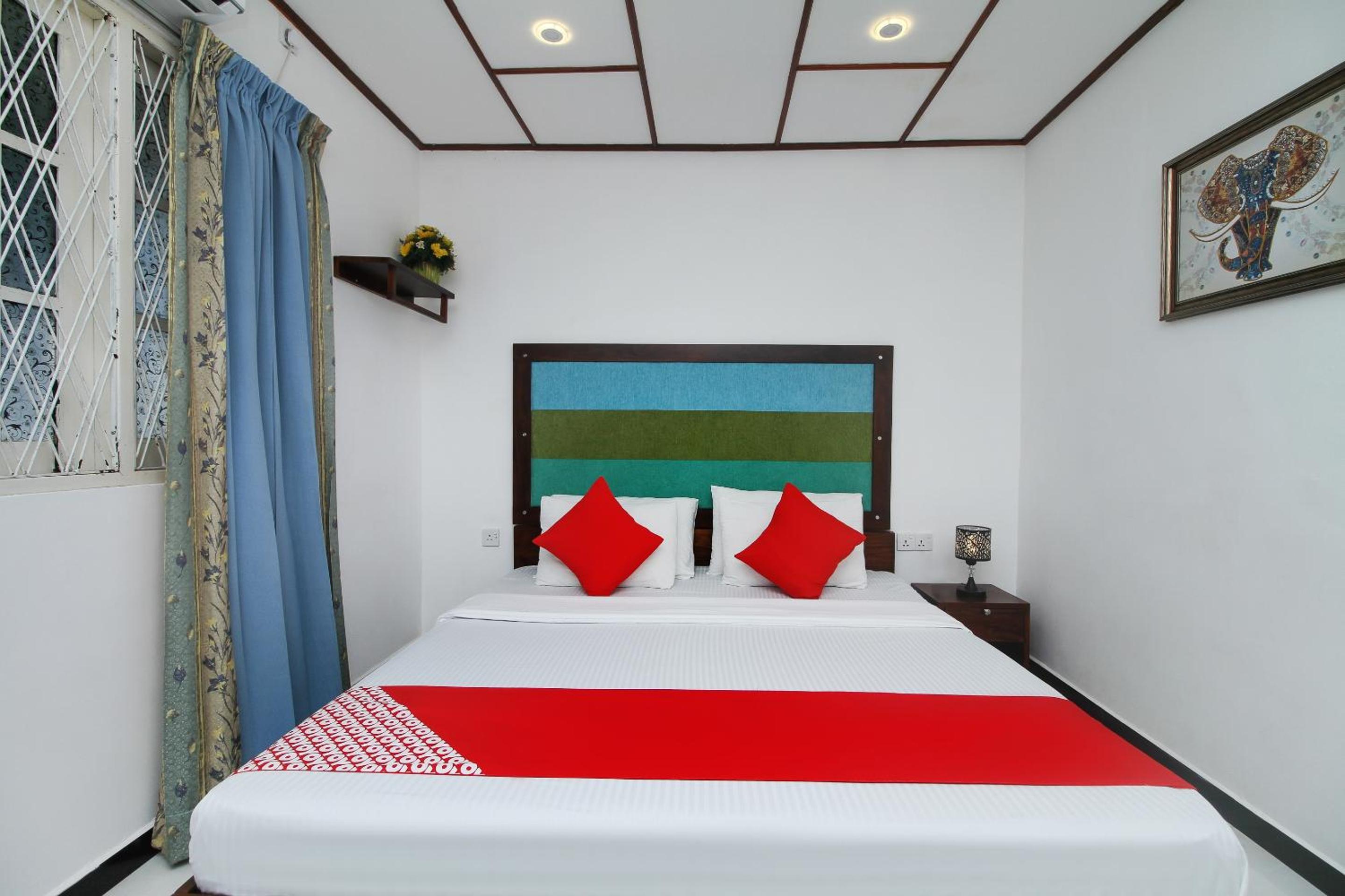 Deluxe Double Room - Photo 21