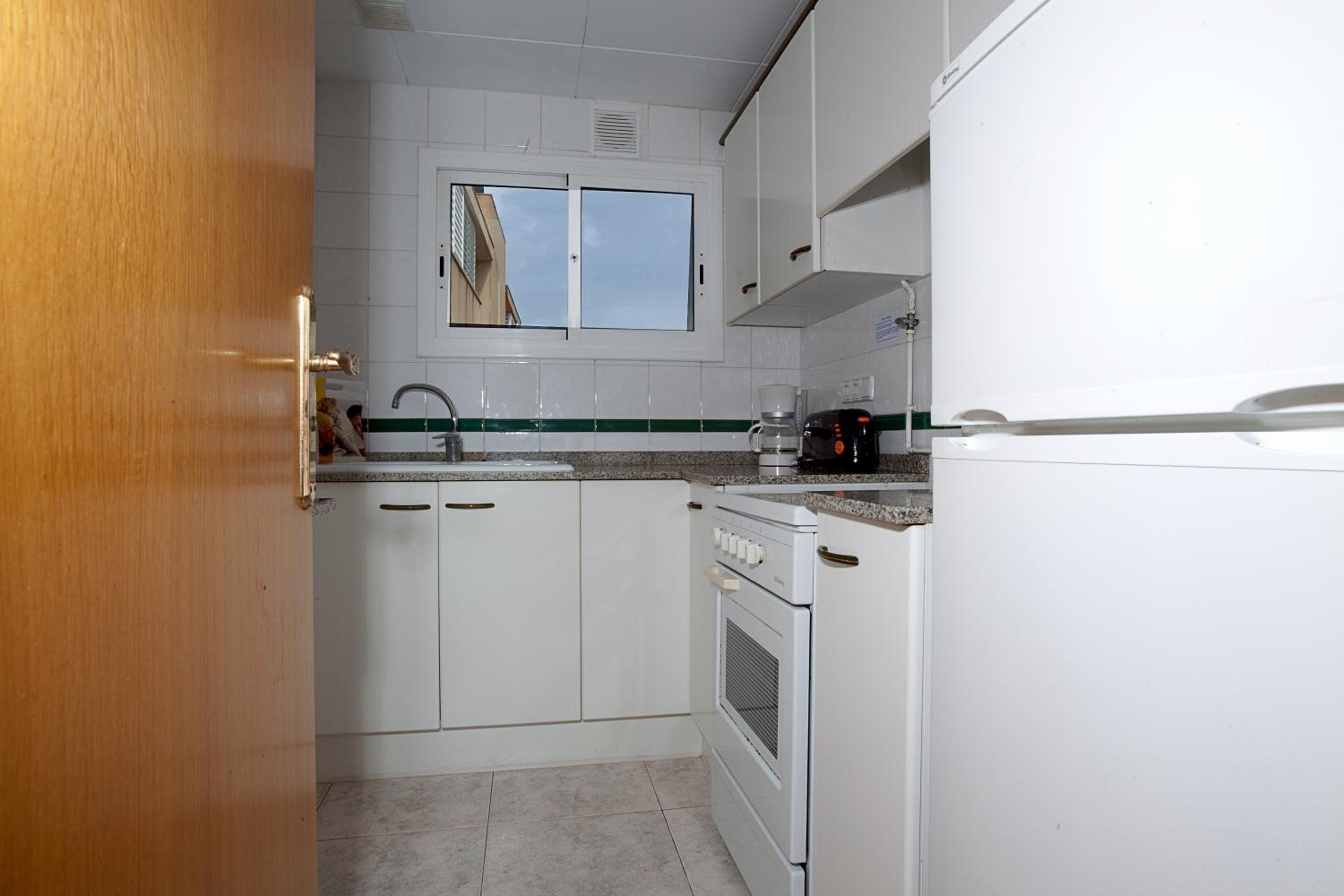Two-Bedroom Apartment (4-6 Adults) - Photo 21