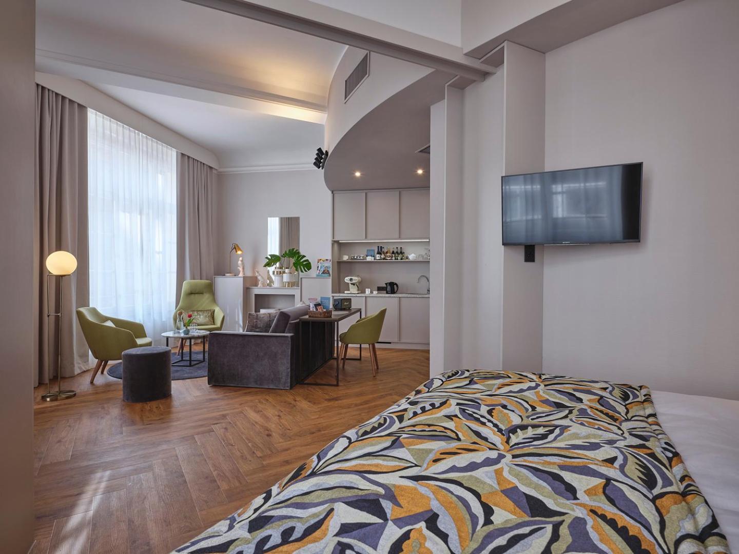 Suite photo 1