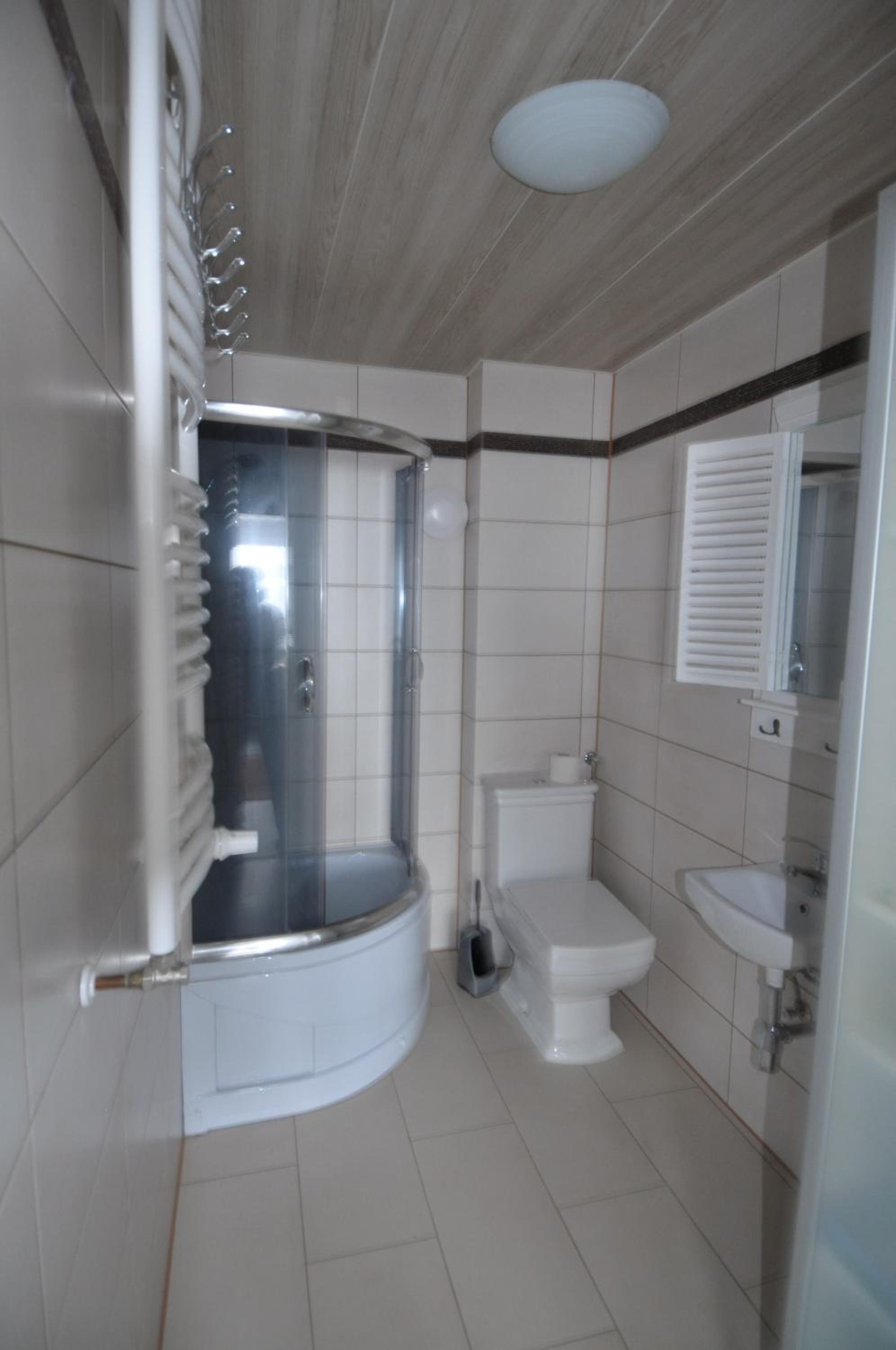 Single Room with Bathroom photo 2