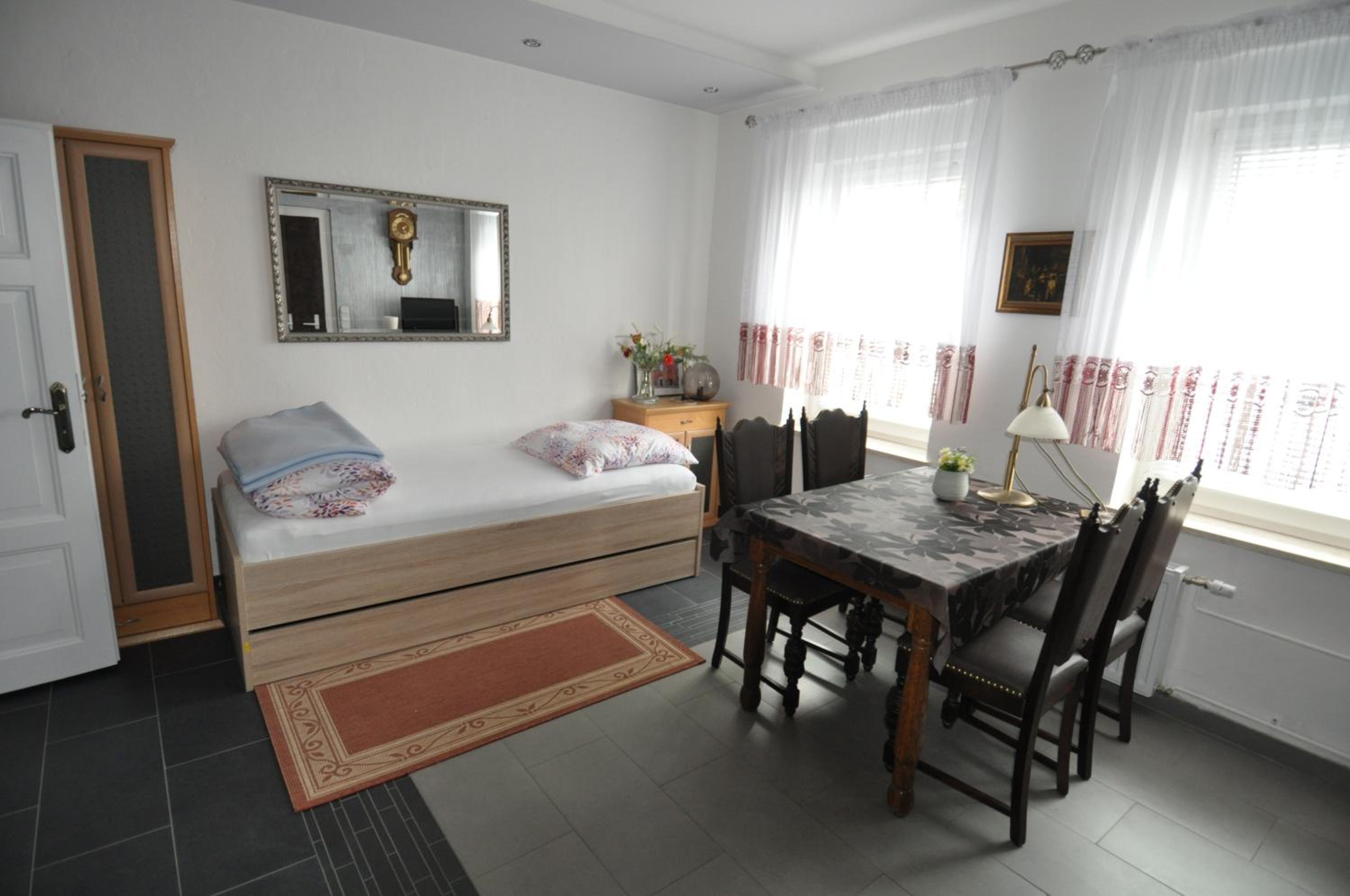 Single Room with Bathroom photo 3