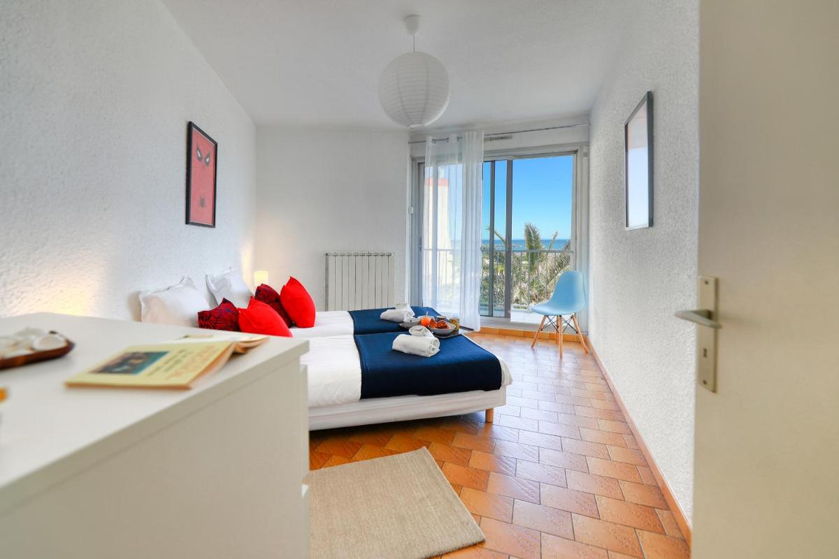 Apartment with Sea View photo 2