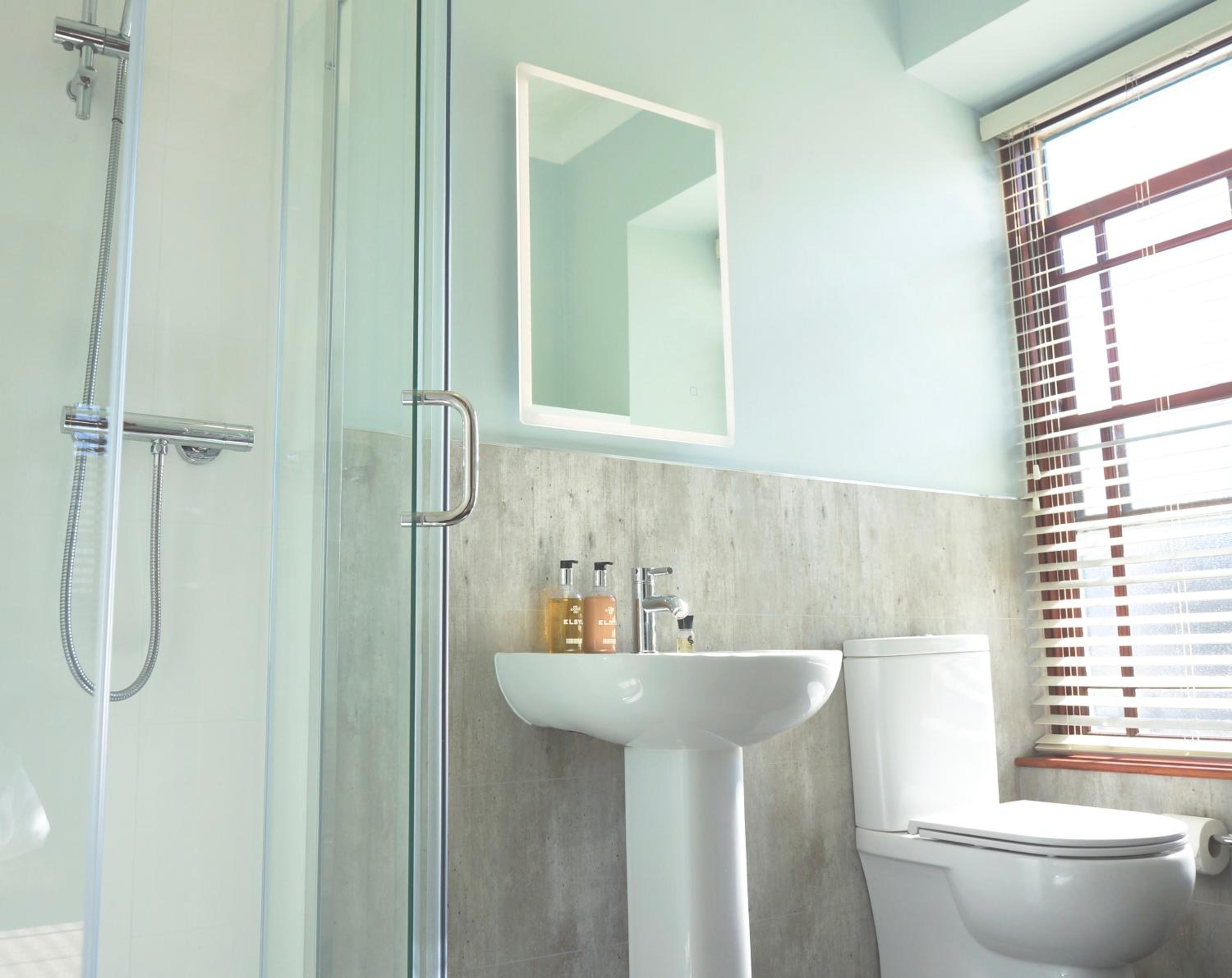 Double Room with Private Bathroom - Photo 4