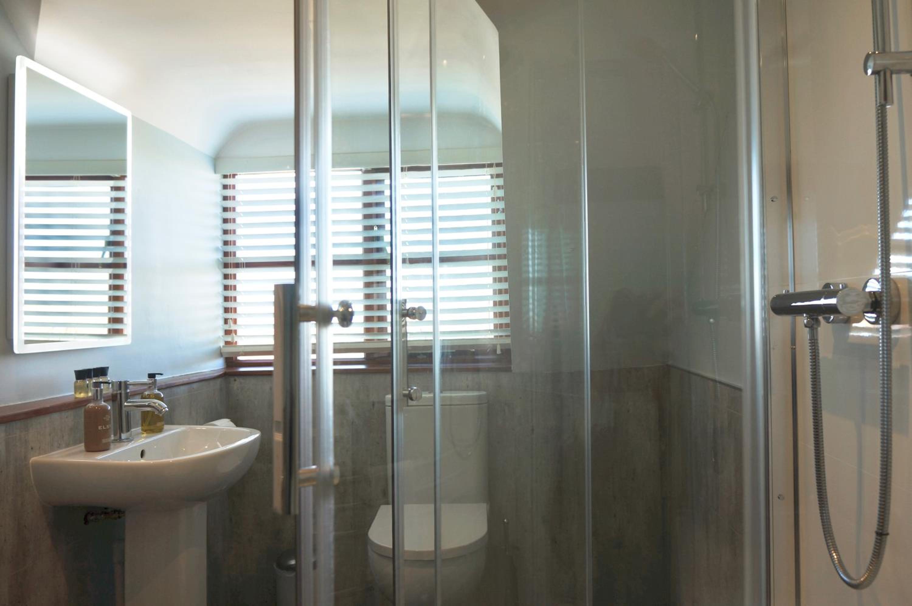 Superior Quadruple Room - Photo 3