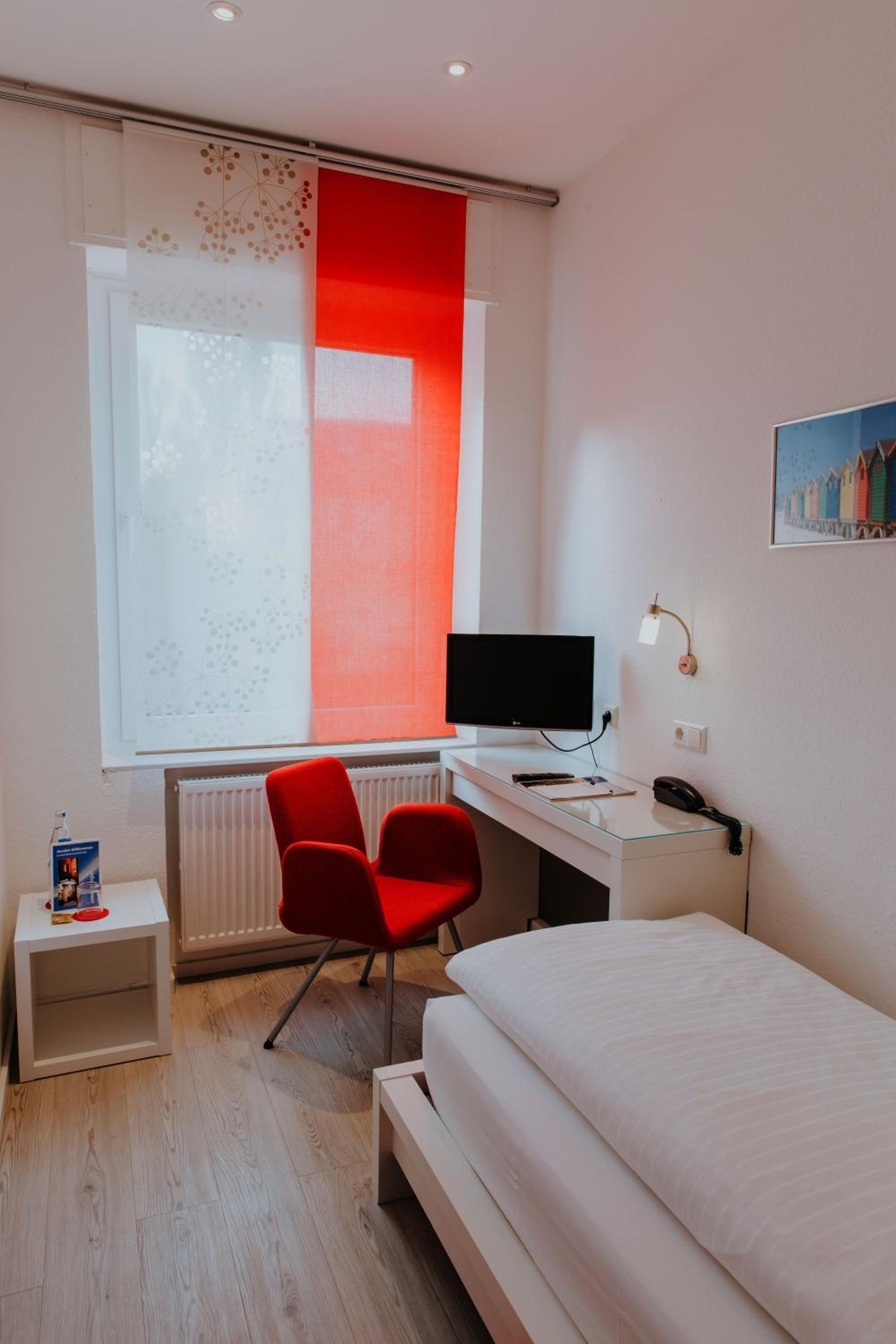 Small Single Room photo 1