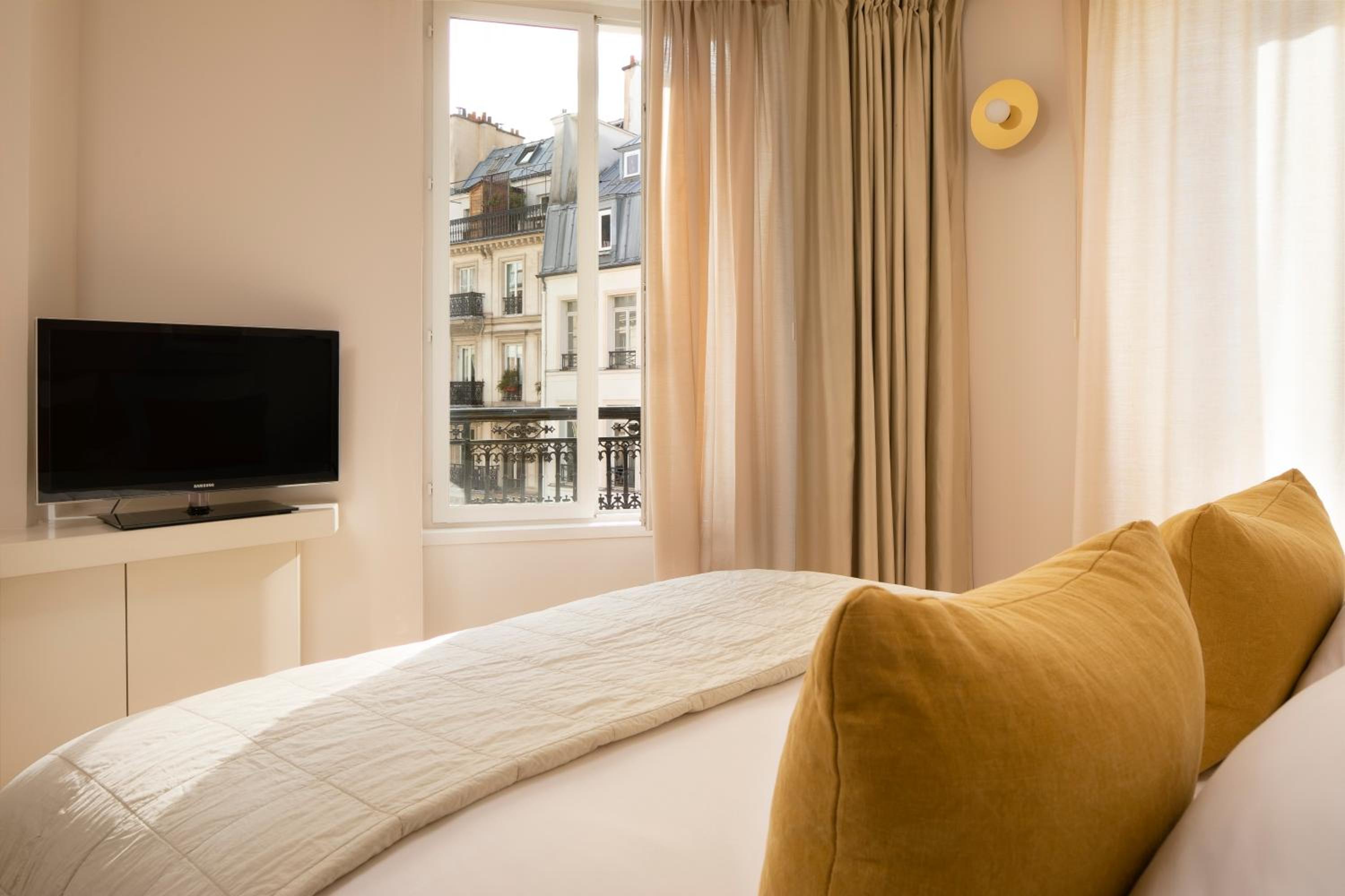 Superior Apartment thumbnail 6