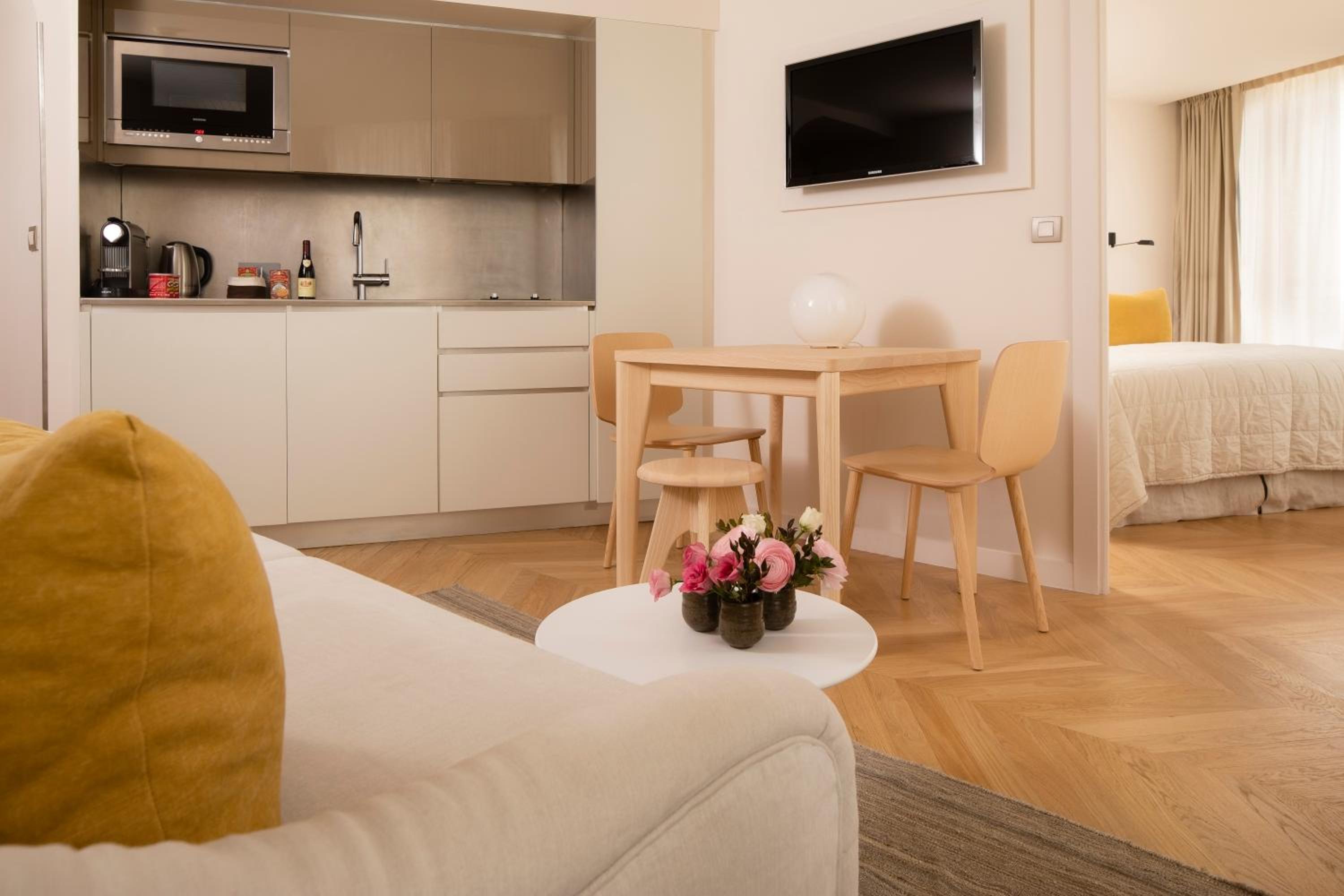 Deluxe Apartment
