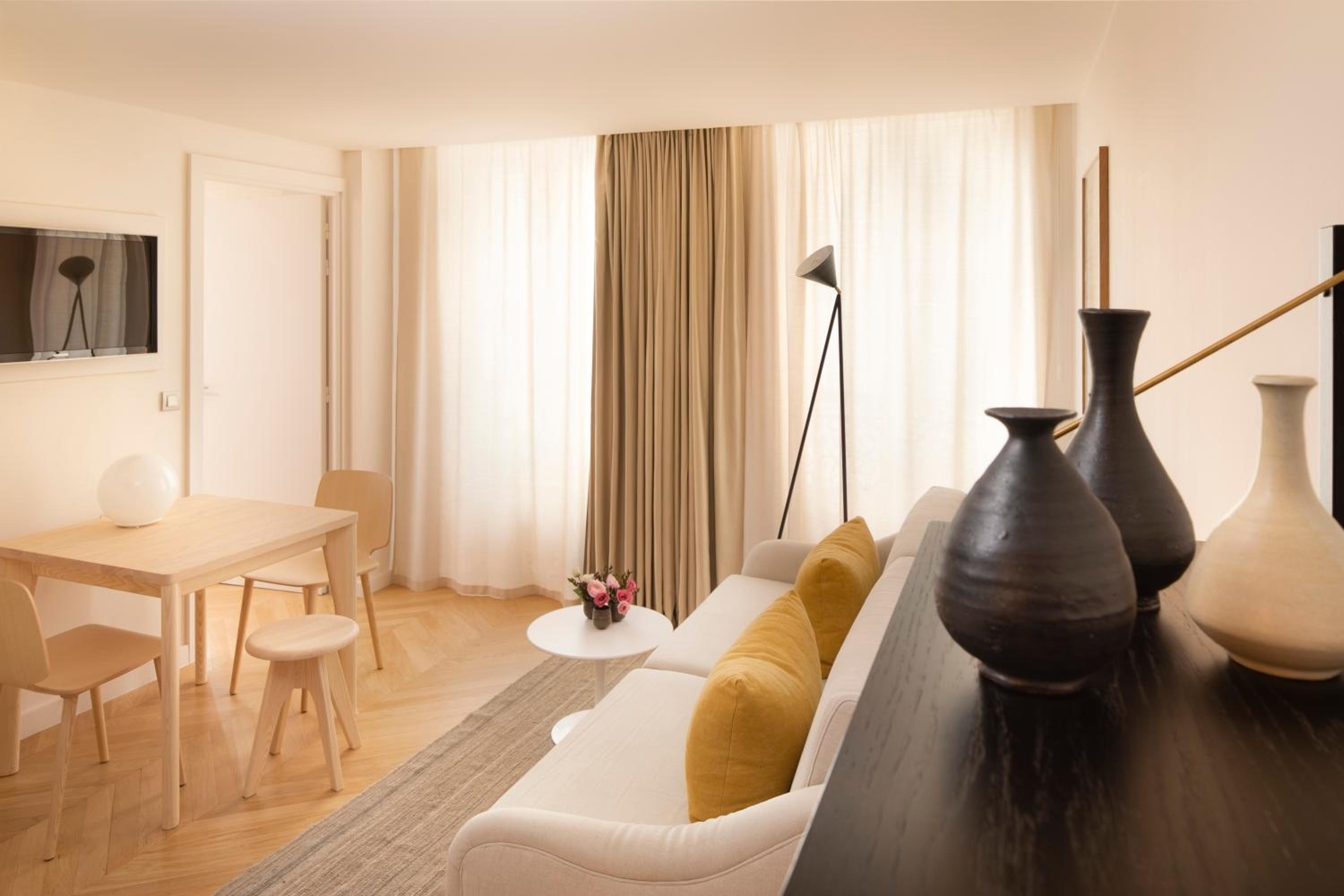 Deluxe Apartment