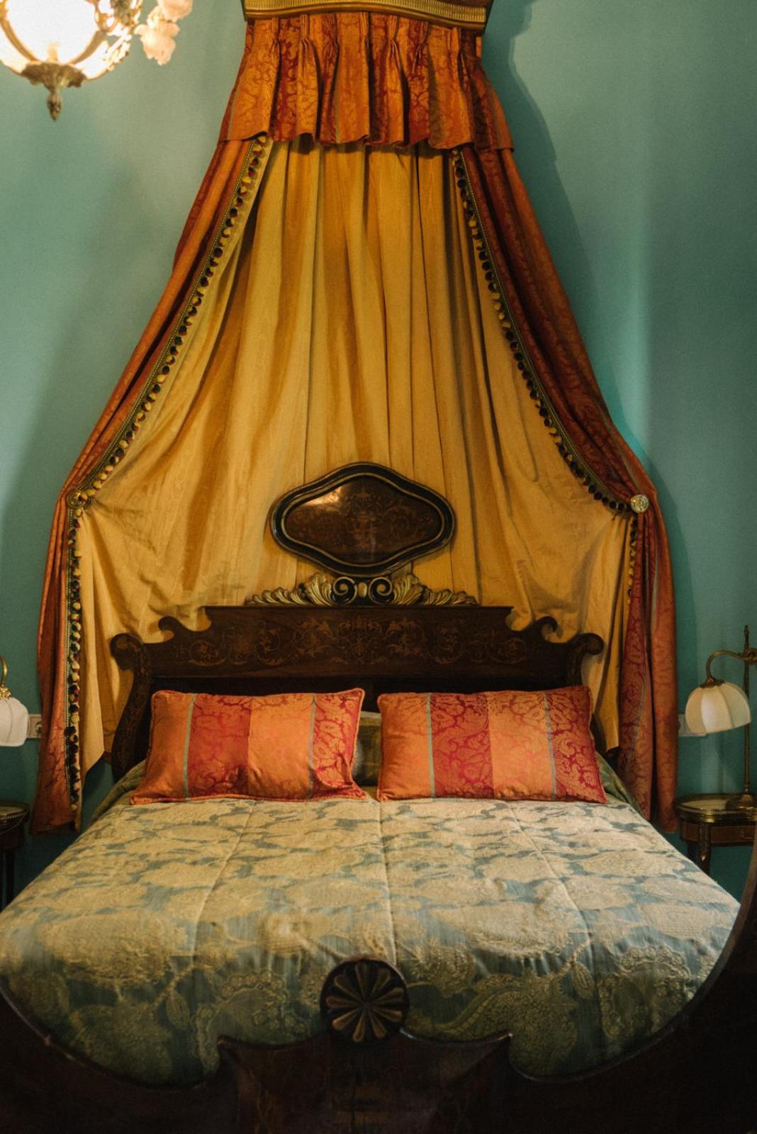 Deluxe Double Room with Balcony - Photo 2