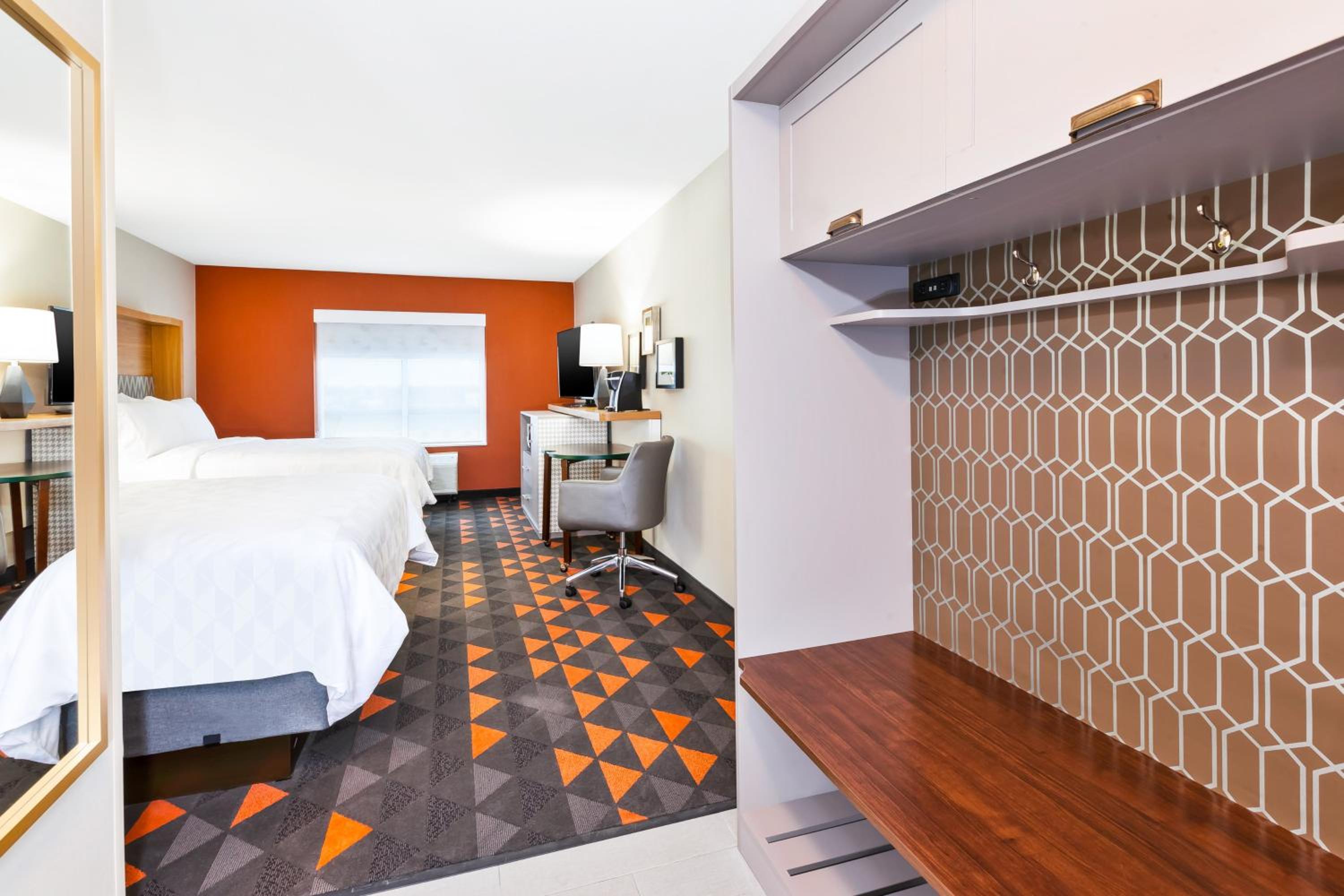 Queen Room with Two Queen Beds - Disability Access Hearing Accessible - Roll-In Shower