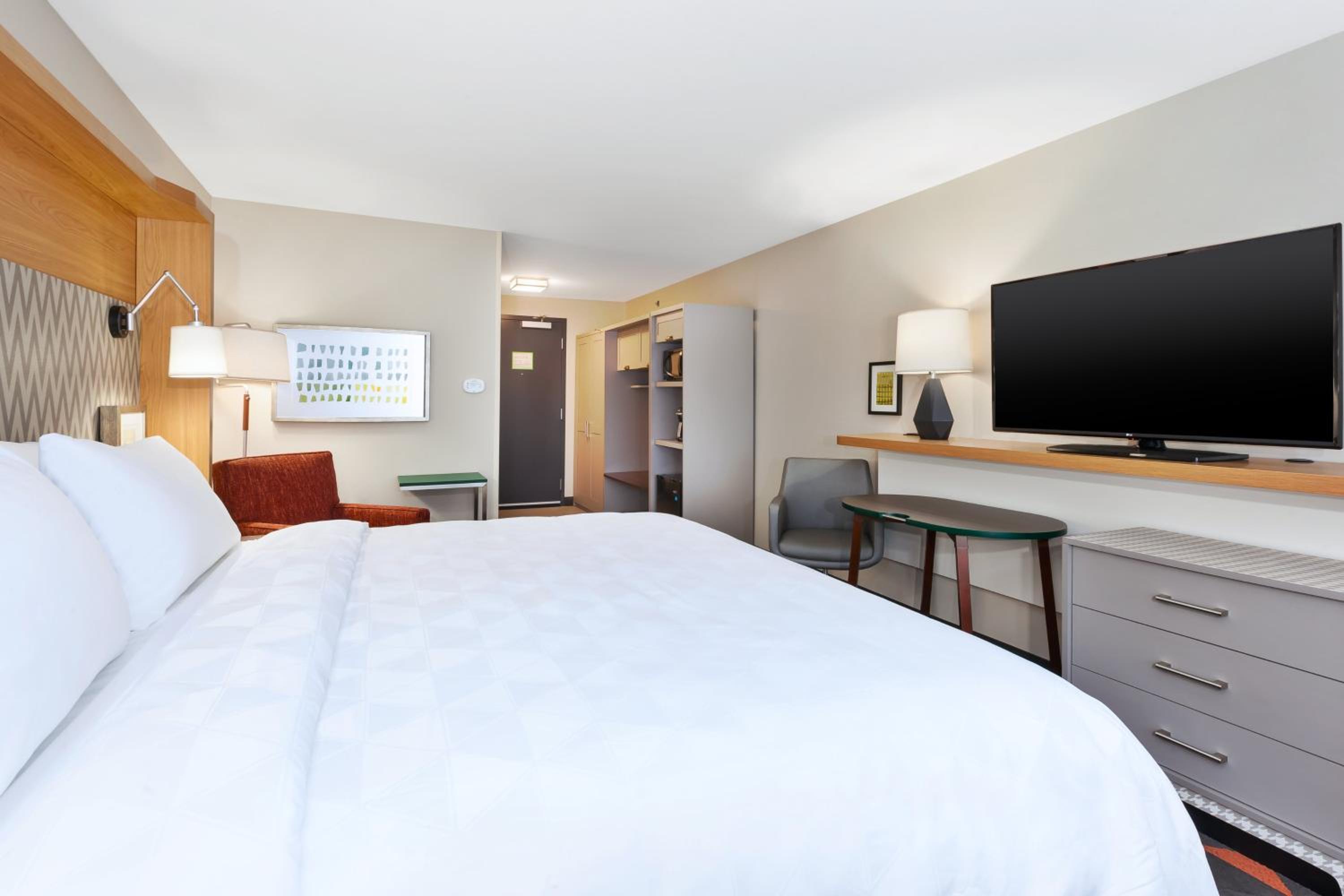 King Room - Mobility Access/Hearing Accessible photo 1