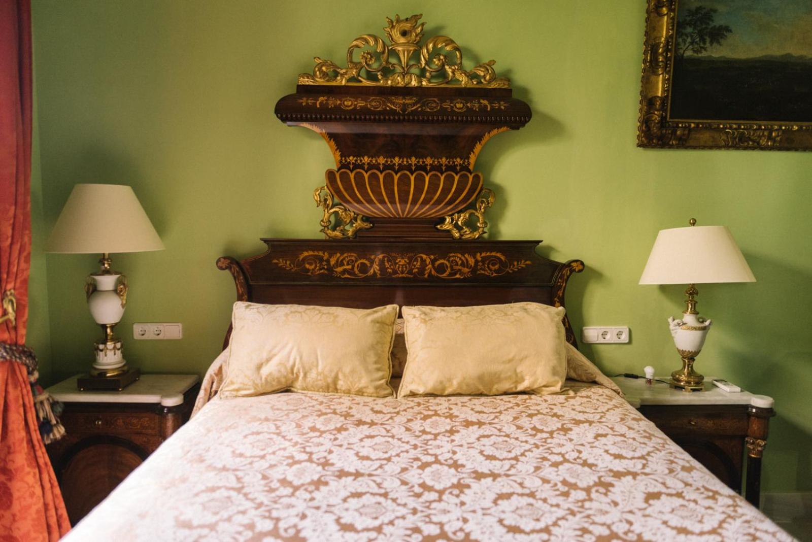 Deluxe Double Room with Balcony - Photo 3