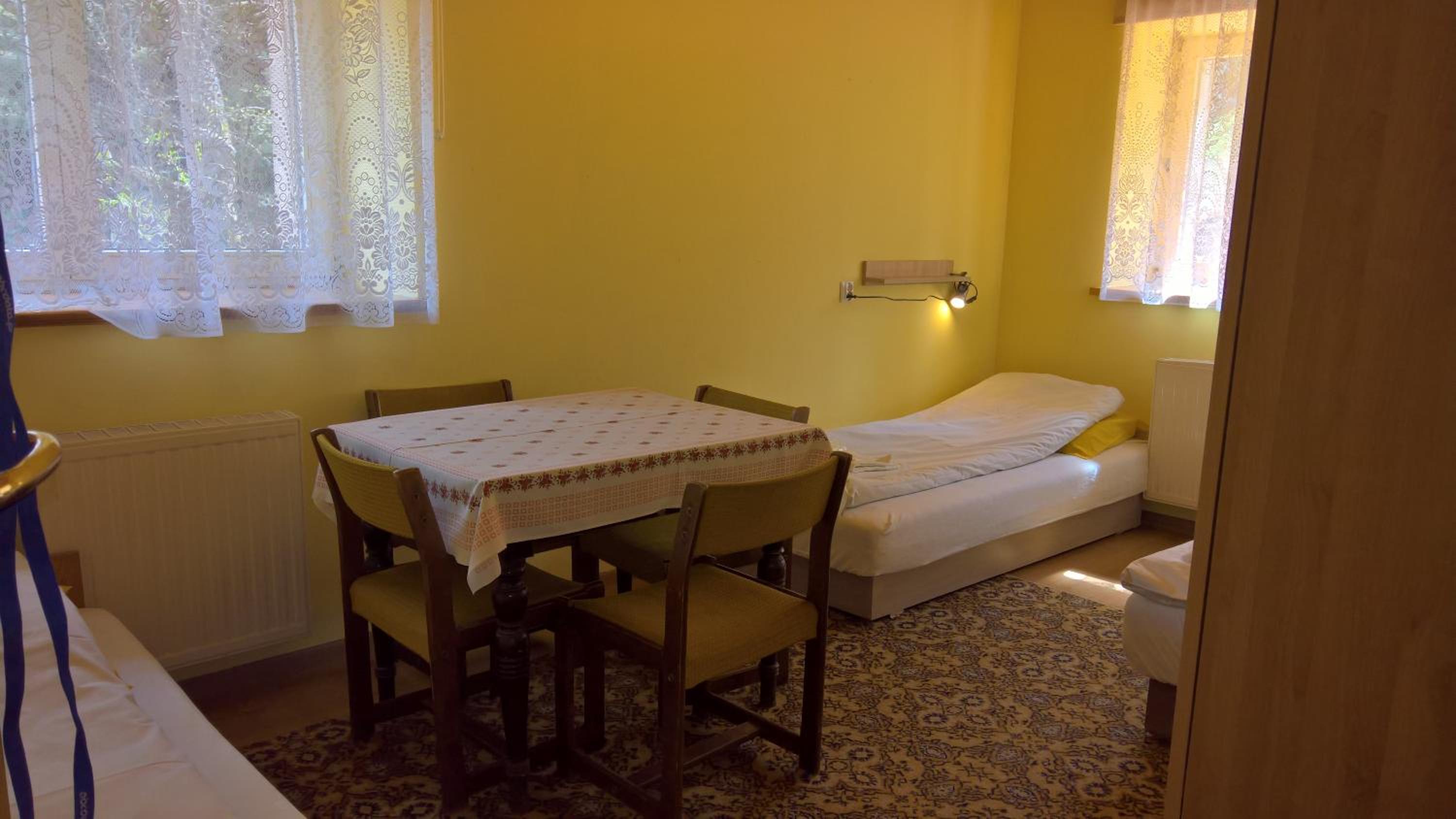 Economy Quadruple Room photo 1