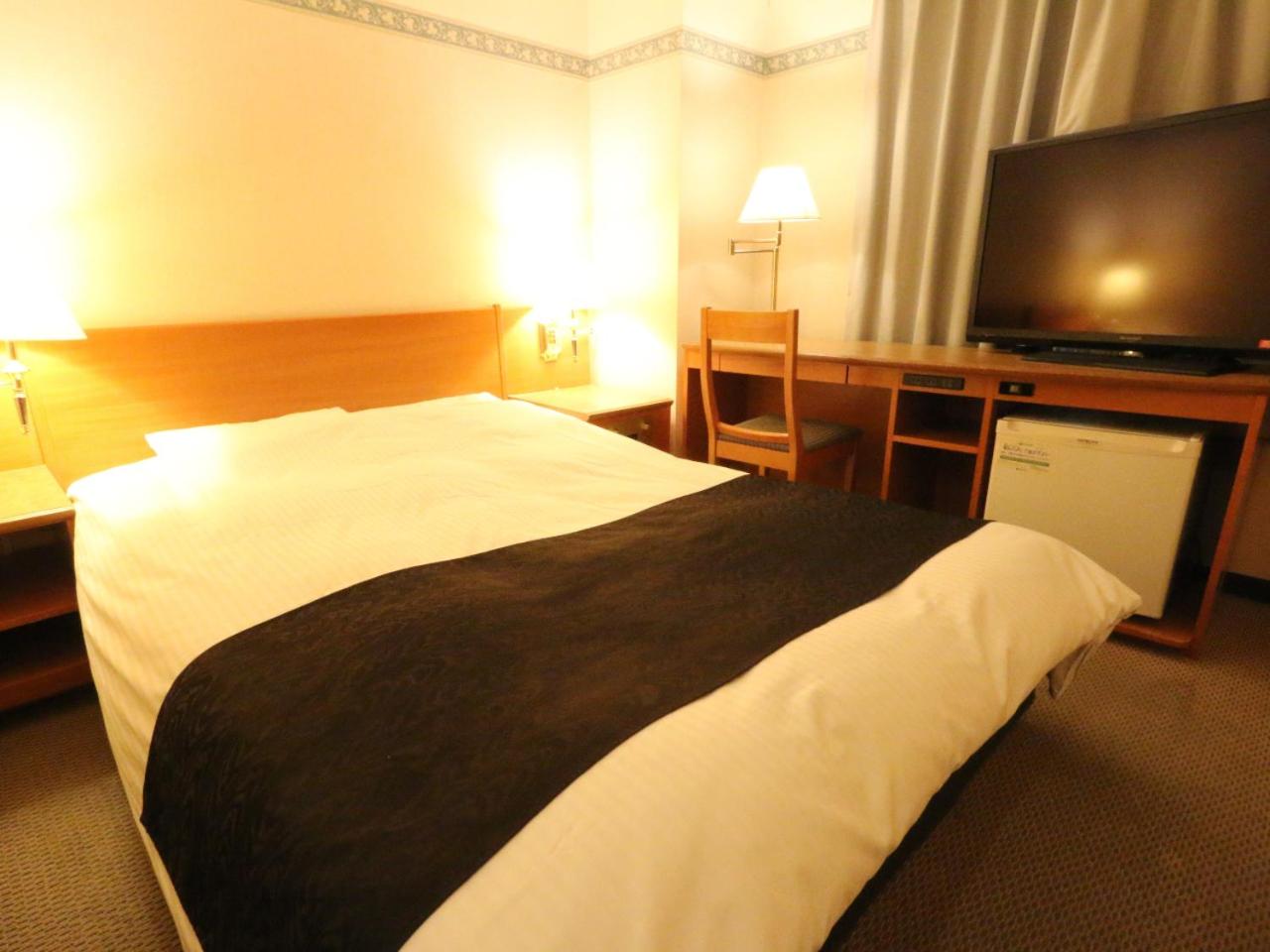 Double Room - Non-Smoking  - Photo 9