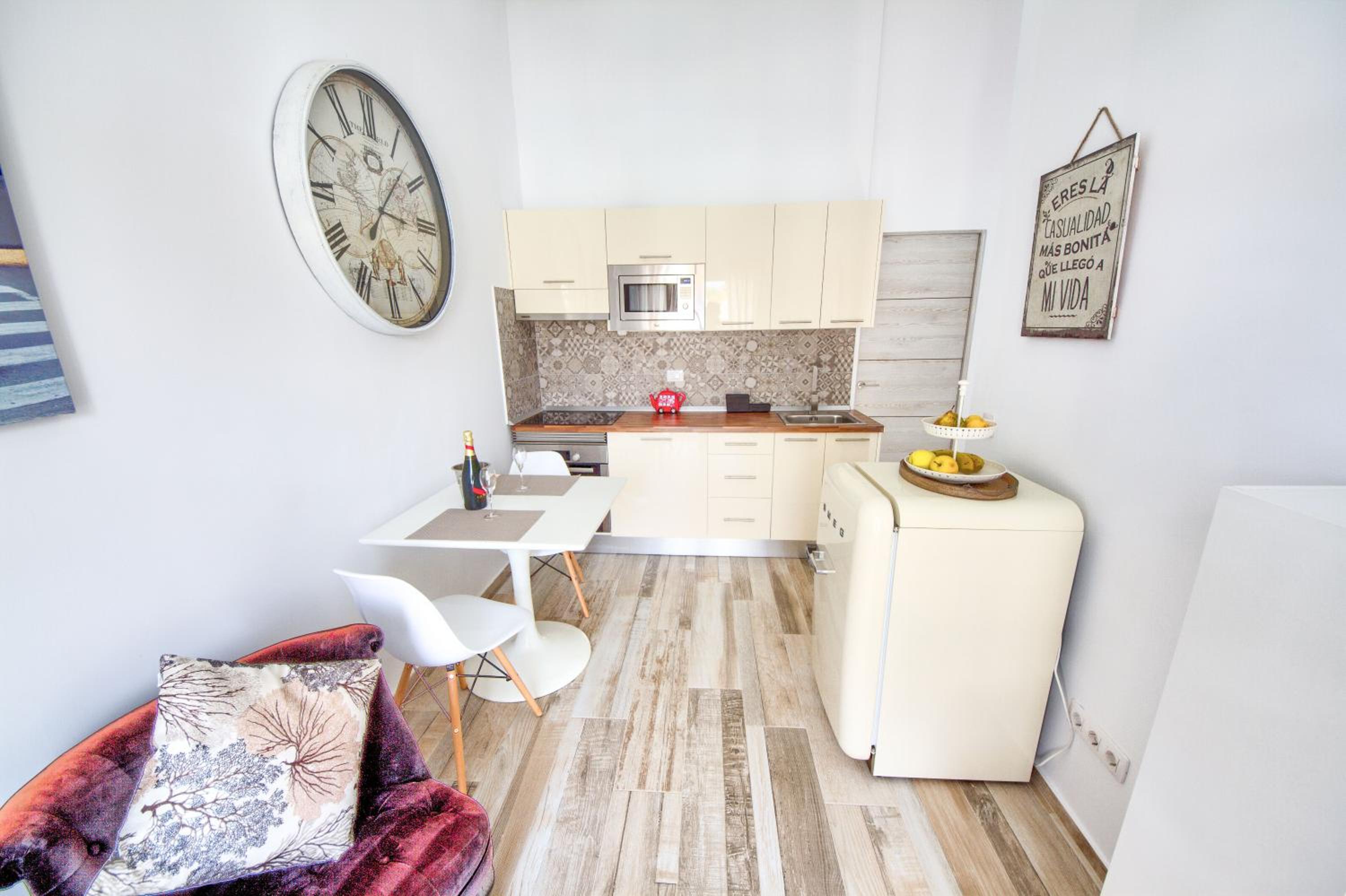 One-Bedroom Apartment - Photo 60