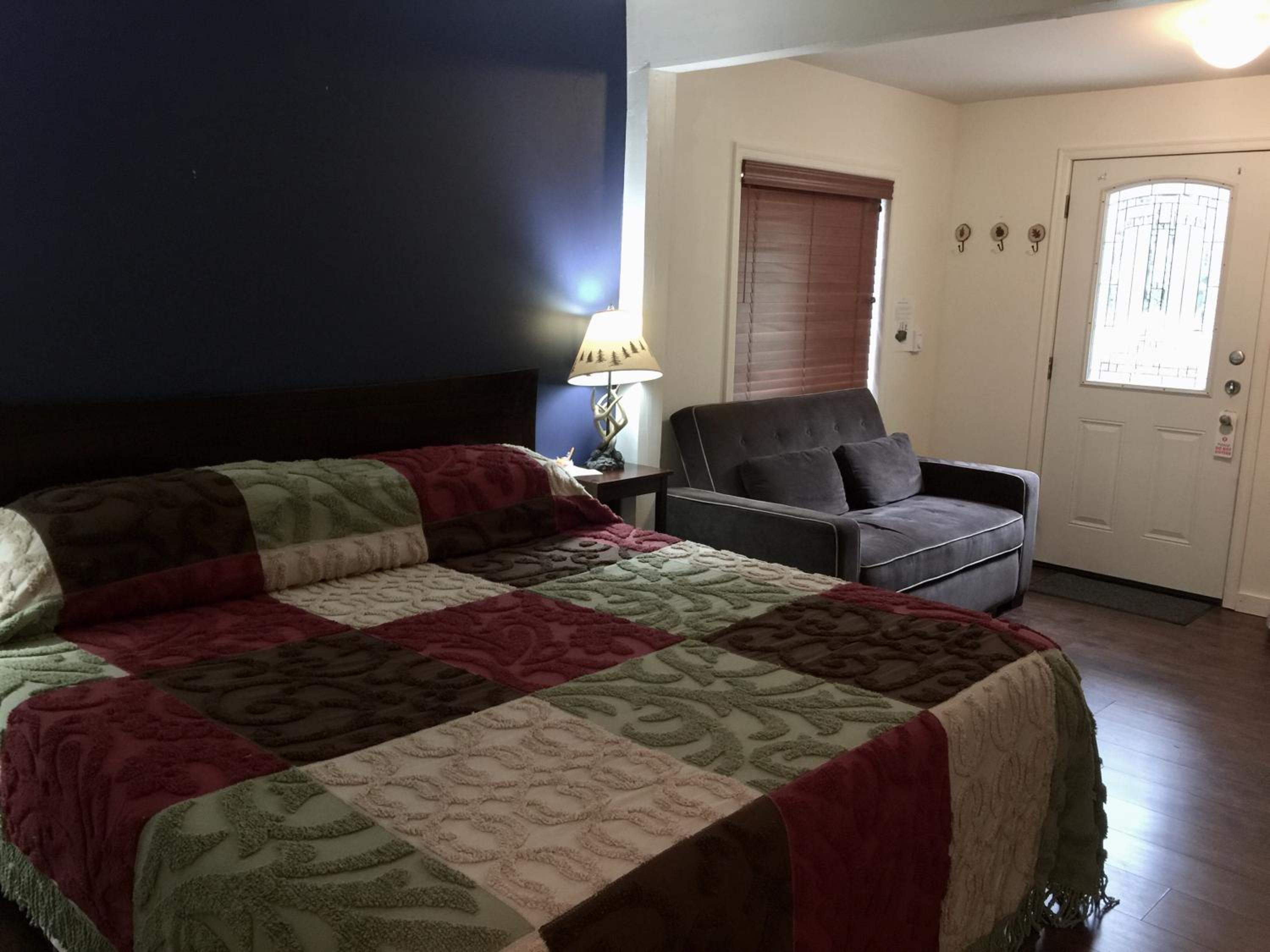 Pond Studio Suite (Pet Friendly) photo 1