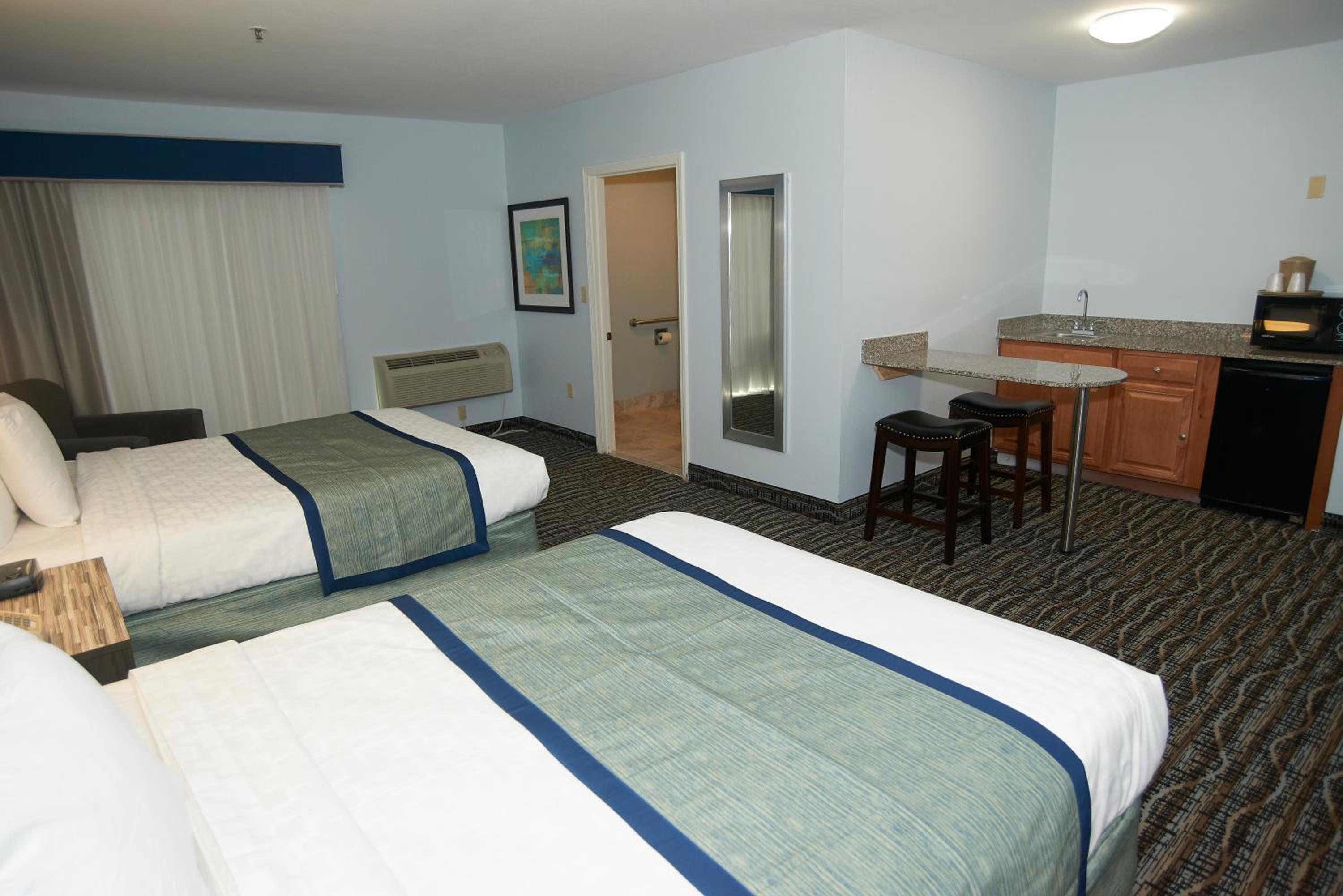 Accessible Poolside Suite with Two Queen Beds - Photo 4