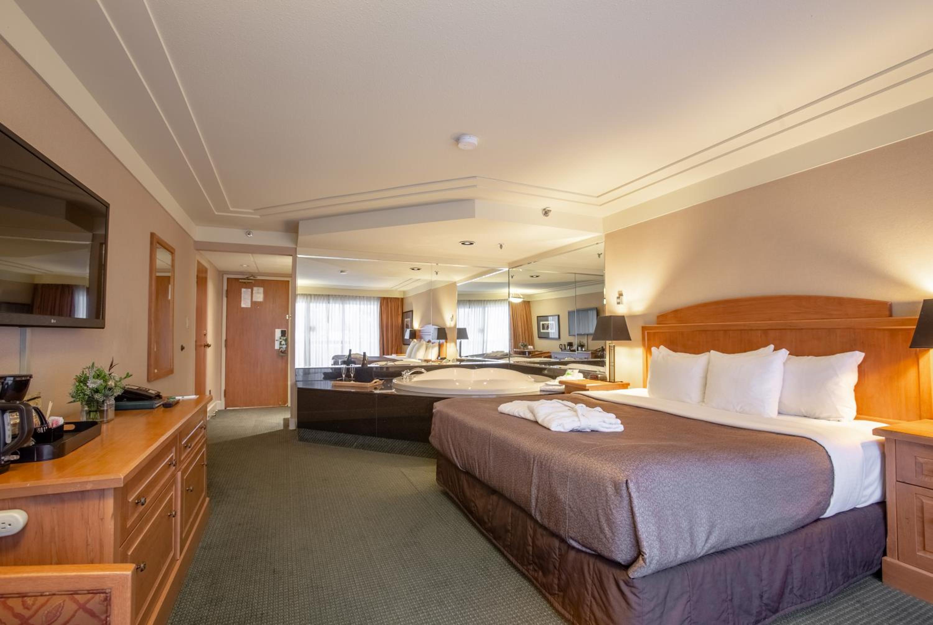 Deluxe King Room with Jacuzzi  - Photo 2