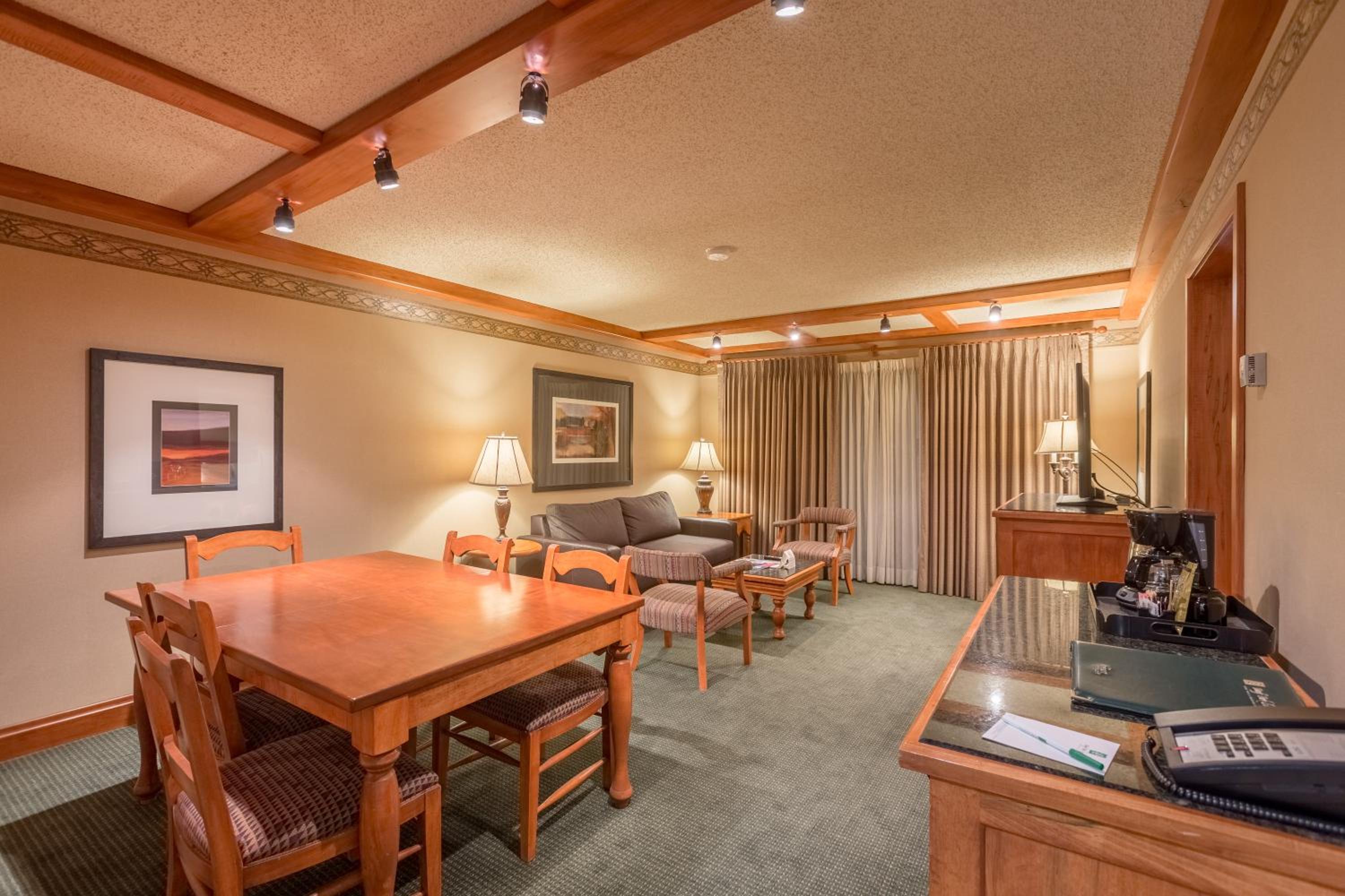 Executive King Suite - Photo 2