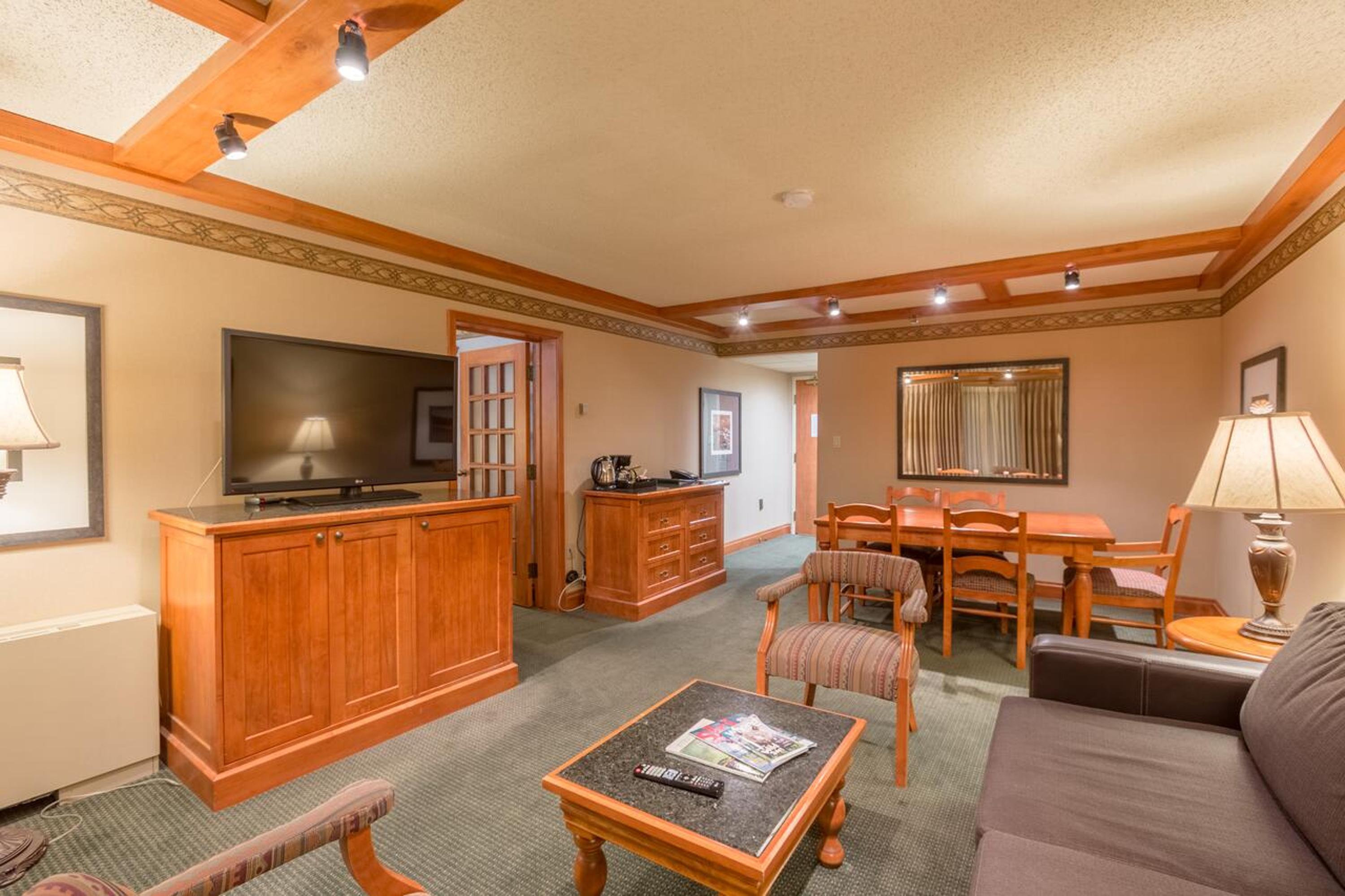 Executive King Suite - Photo 3