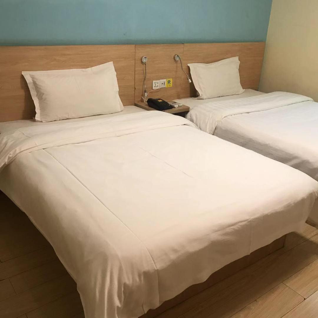 Comfortable Twin Room