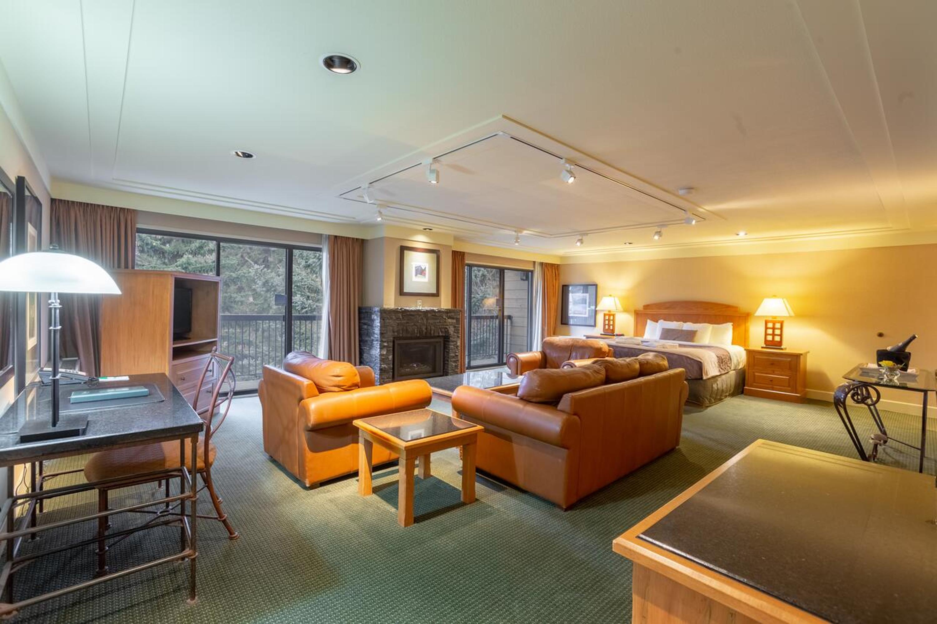 Parlor King Suite photo 1