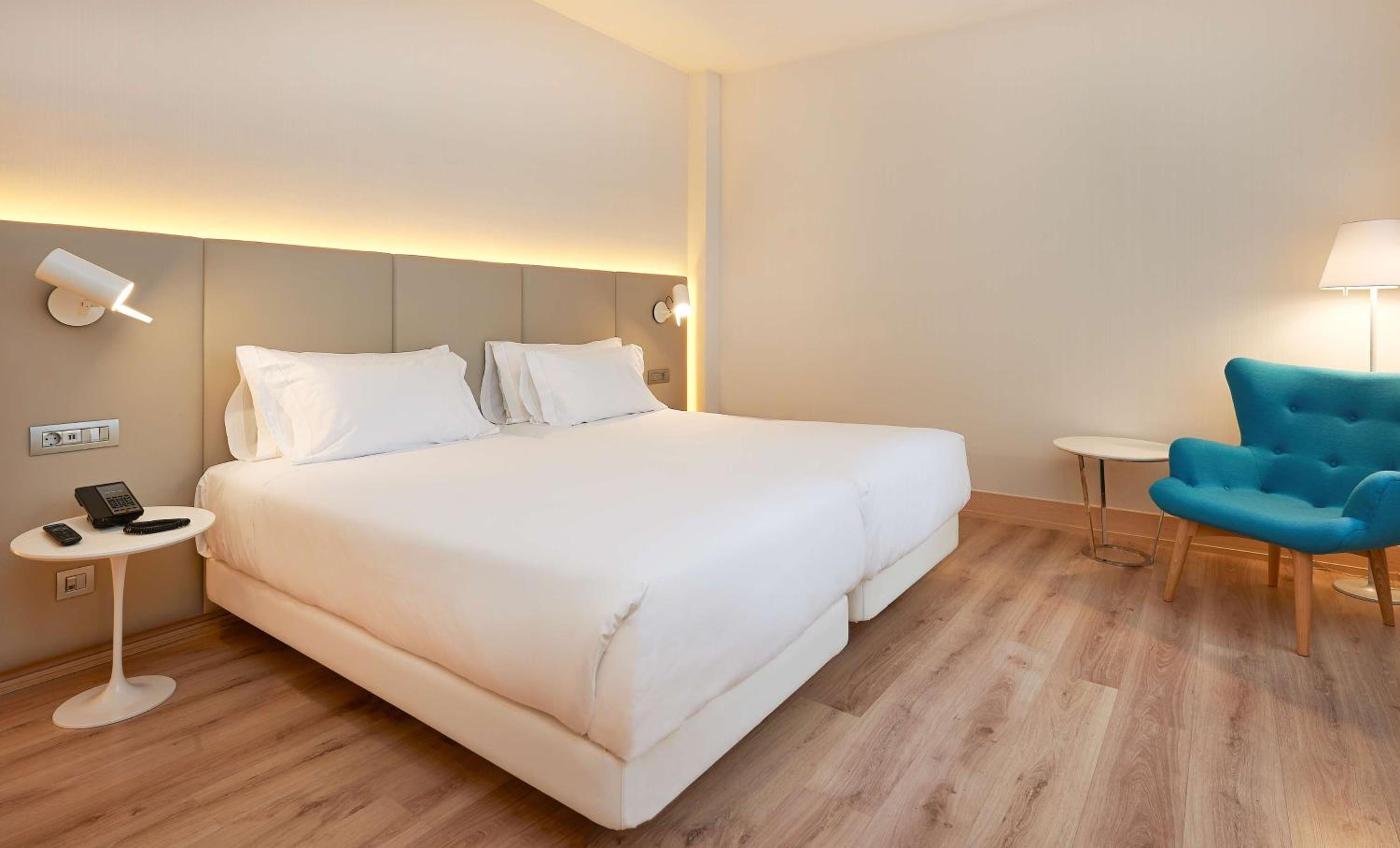 Standard Double or Twin Room - Photo 11