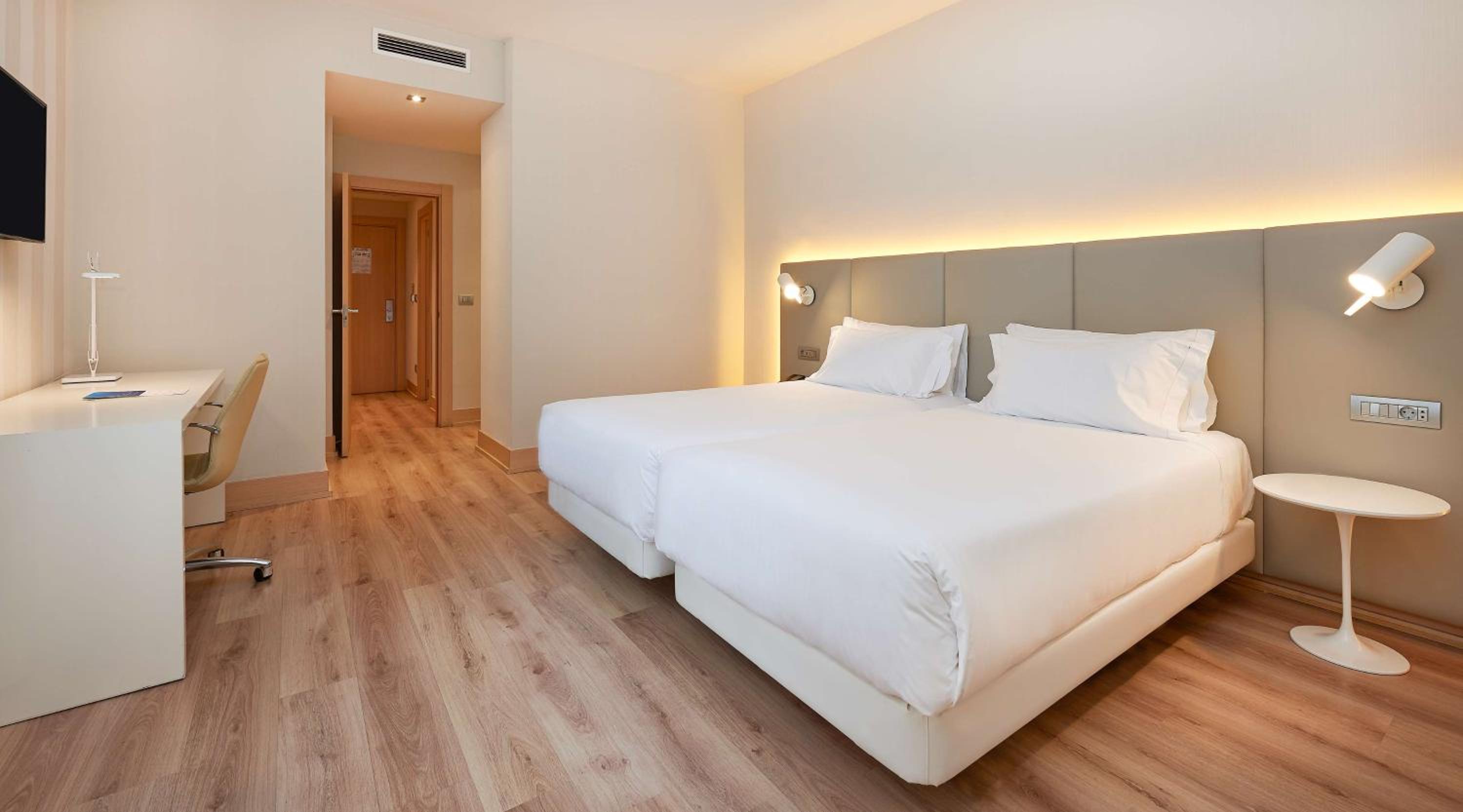 Standard Double or Twin Room - Photo 2