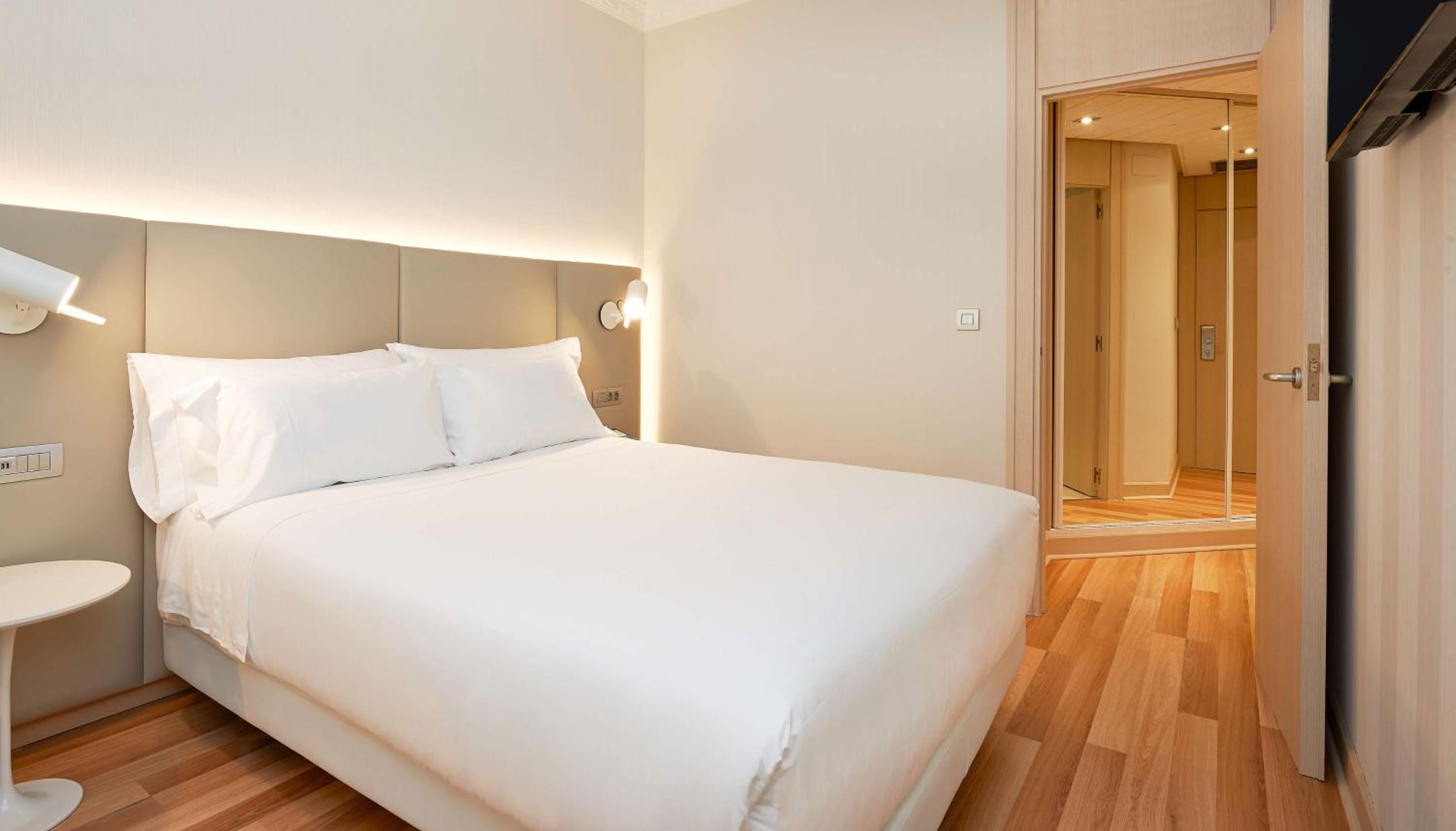 Standard Double or Twin Room - Photo 1