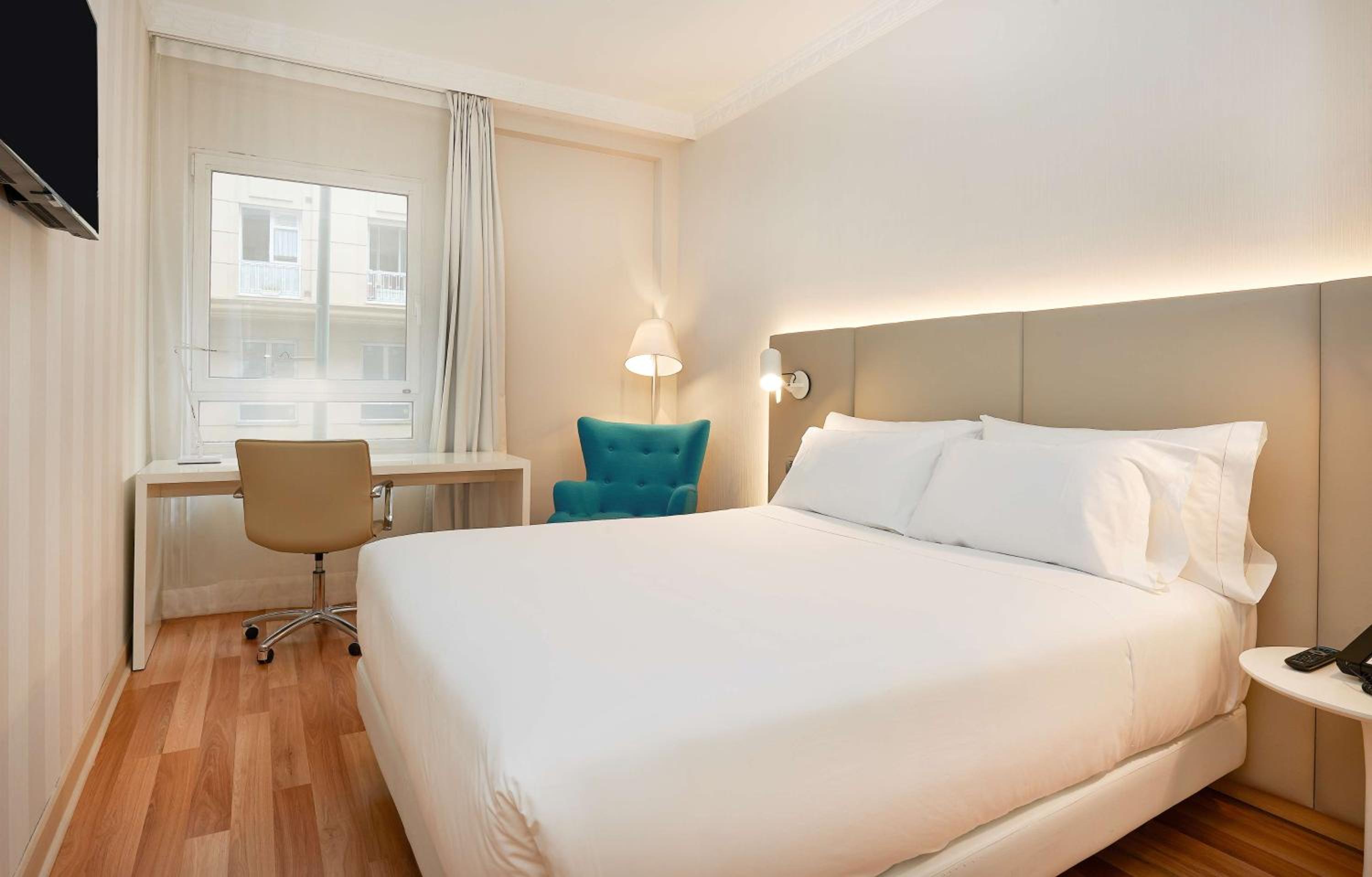 Standard Double or Twin Room - Photo 6