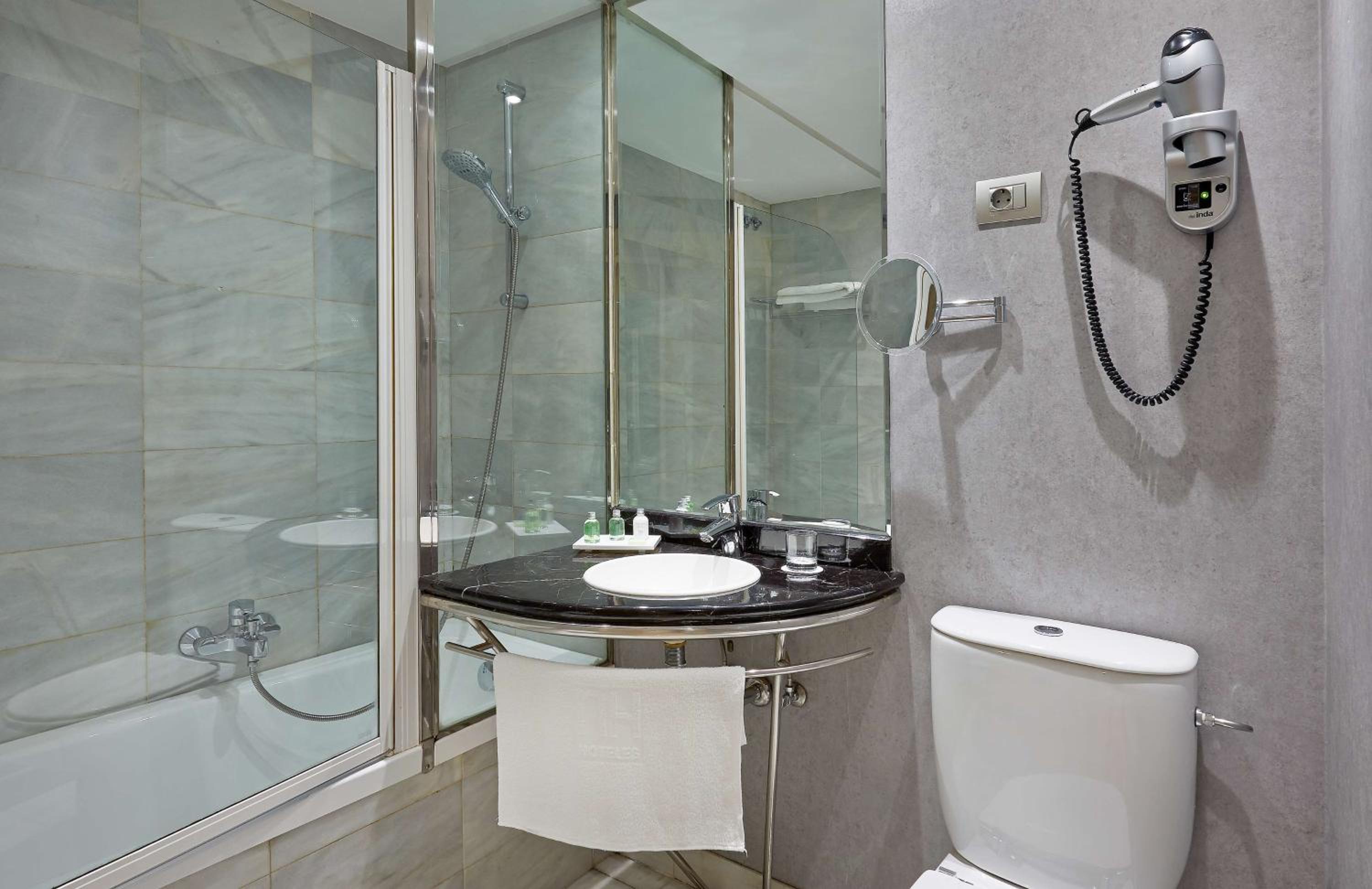Standard Double or Twin Room - Photo 4