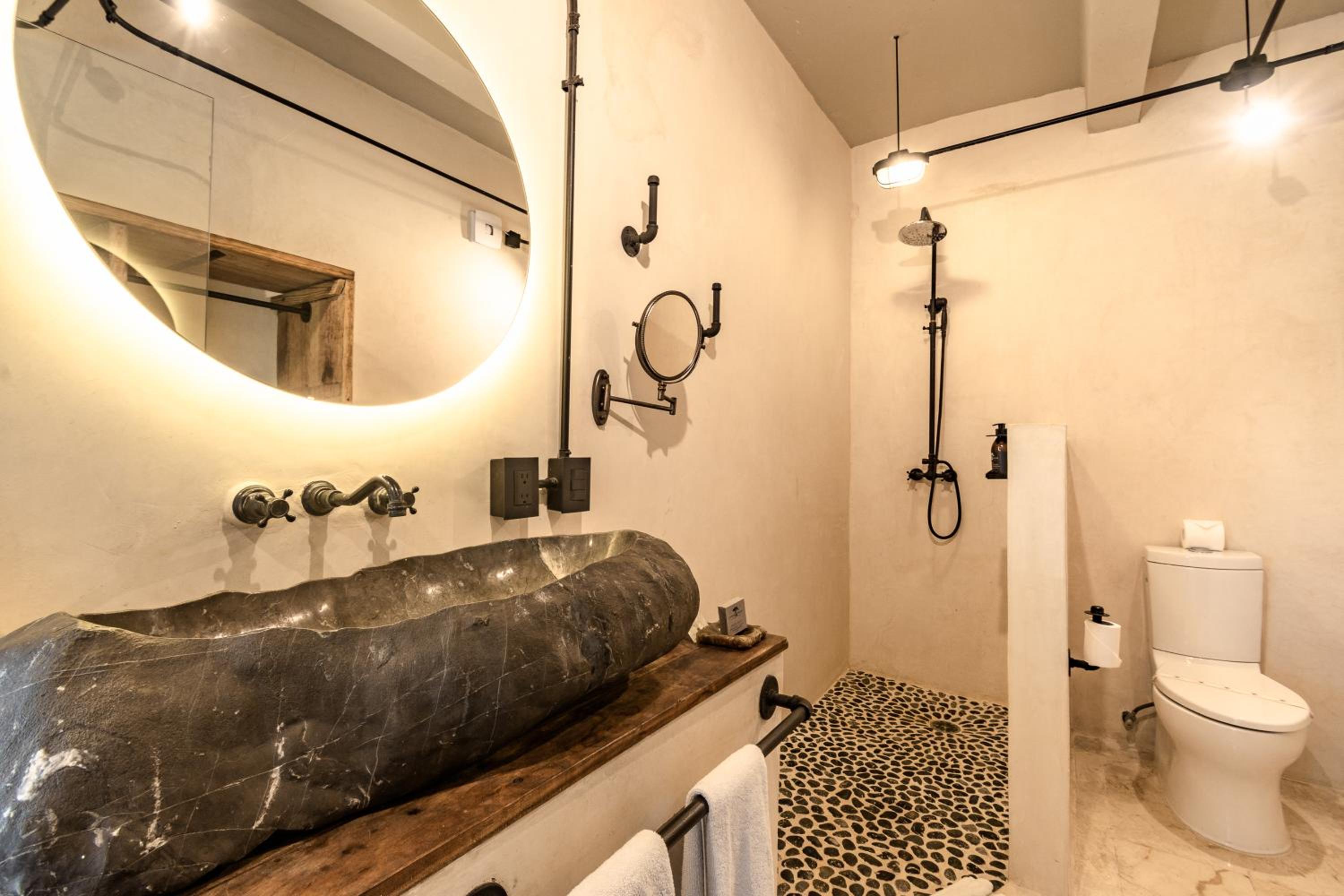 Master Suite with Jacuzzi, Balcony and City Views - Photo 4