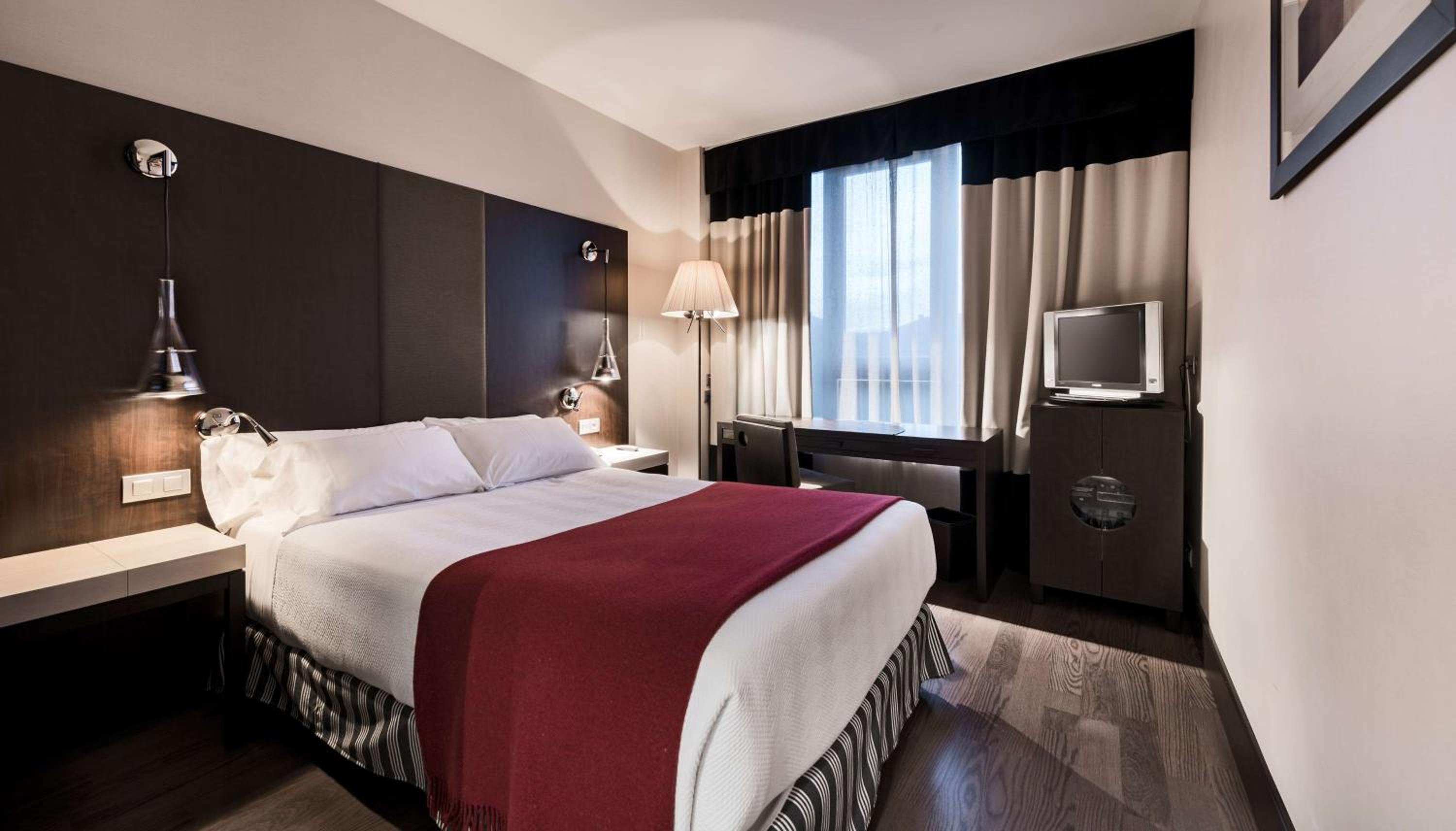 Standard Double or Twin Room - Photo 1