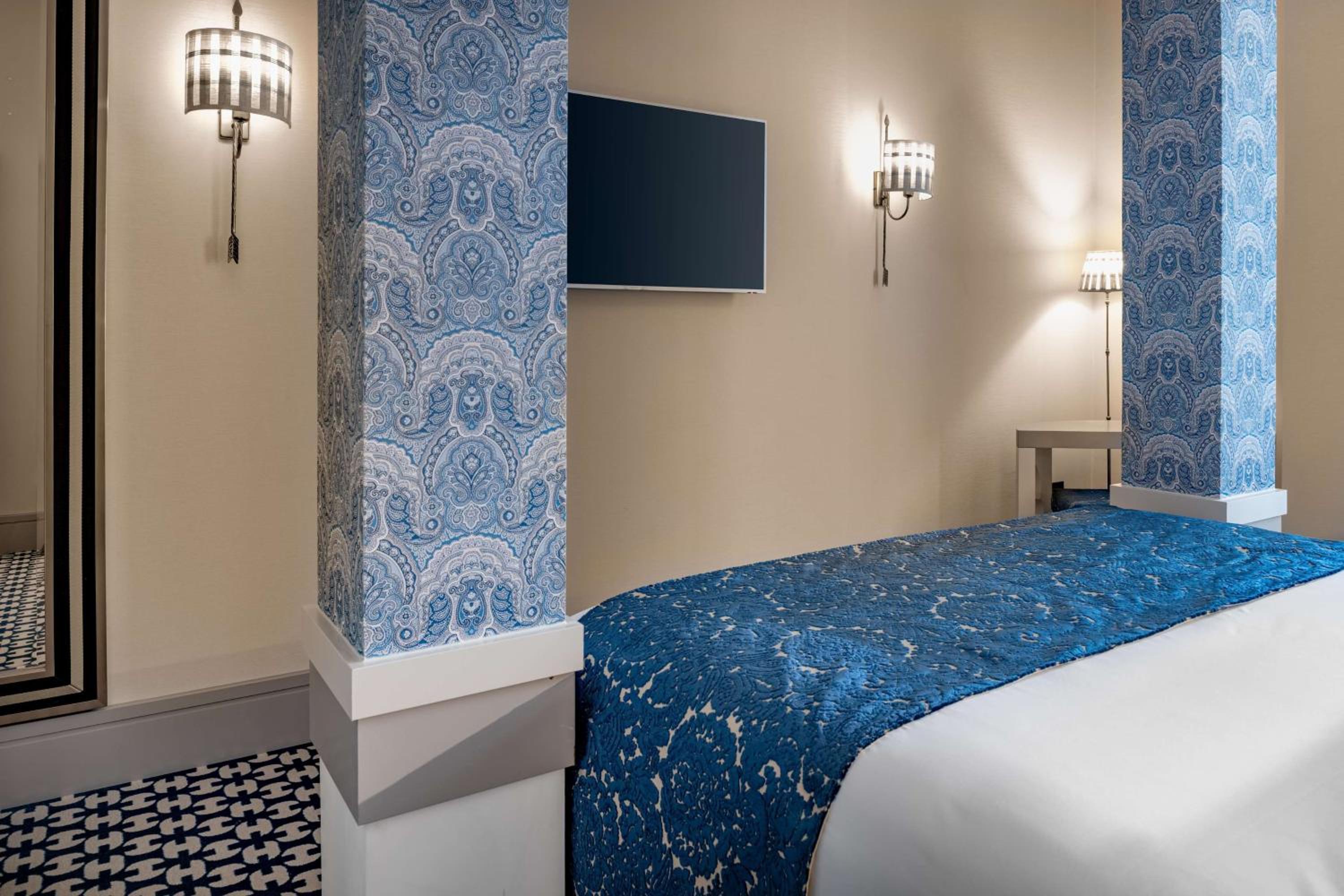 Premium Double or Twin Room, photo 7