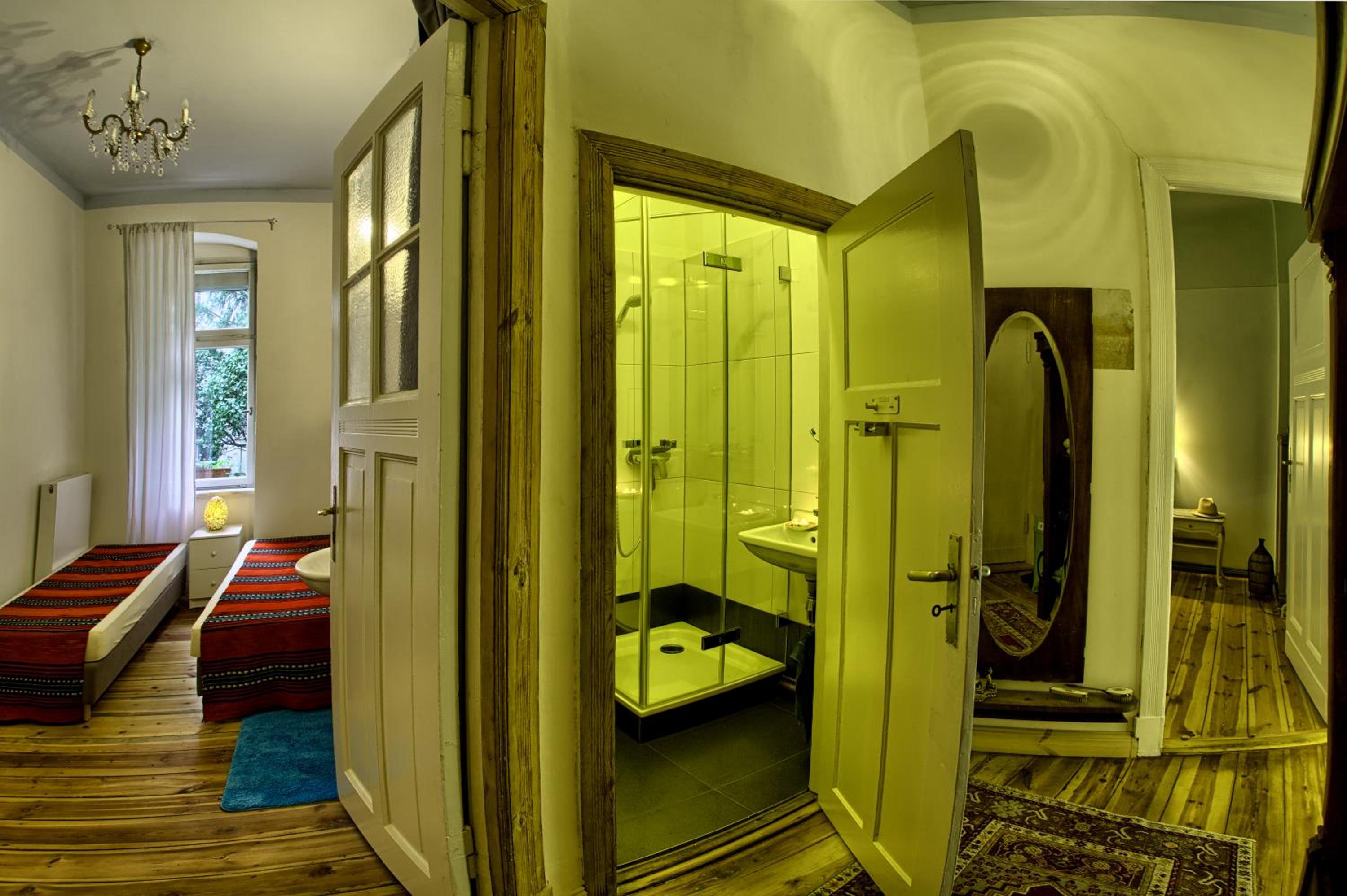 Single Room With Shared Shower And Toilet photo 3