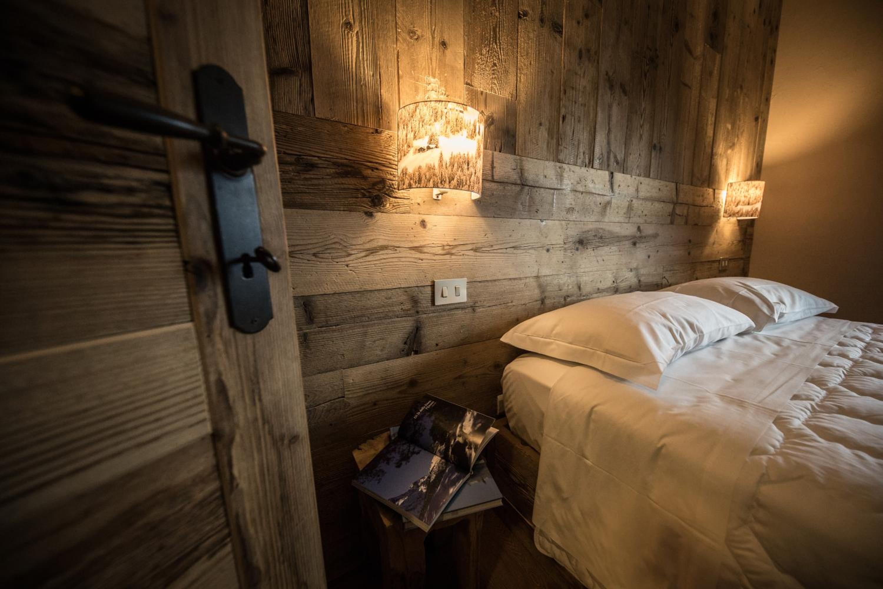 Double or Twin Room with Mountain View