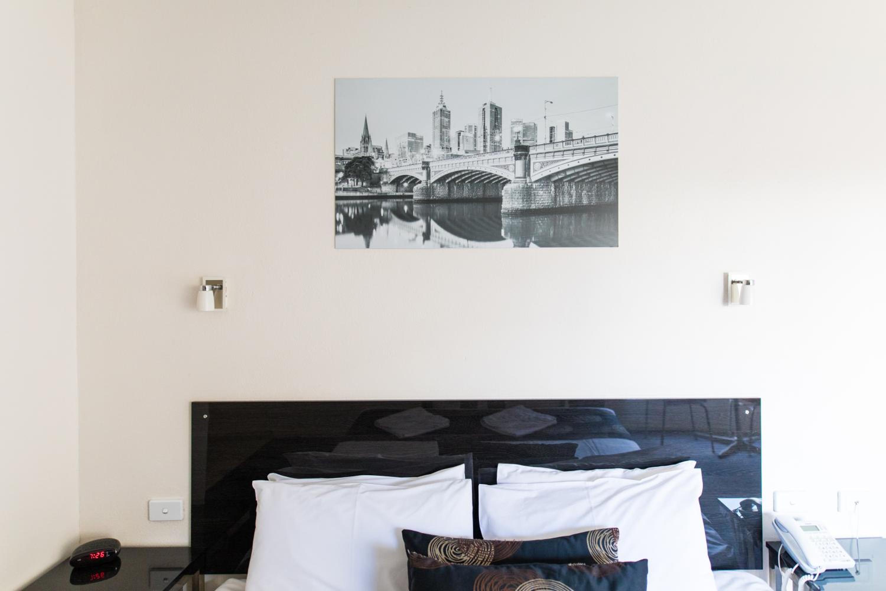 Executive King Room with Spa Bath - Photo 8